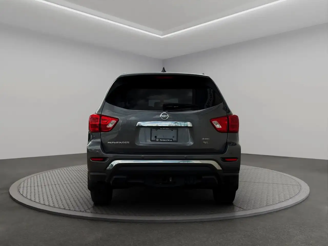 Nissan Pathfinder снимка Nissan Pathfinder
