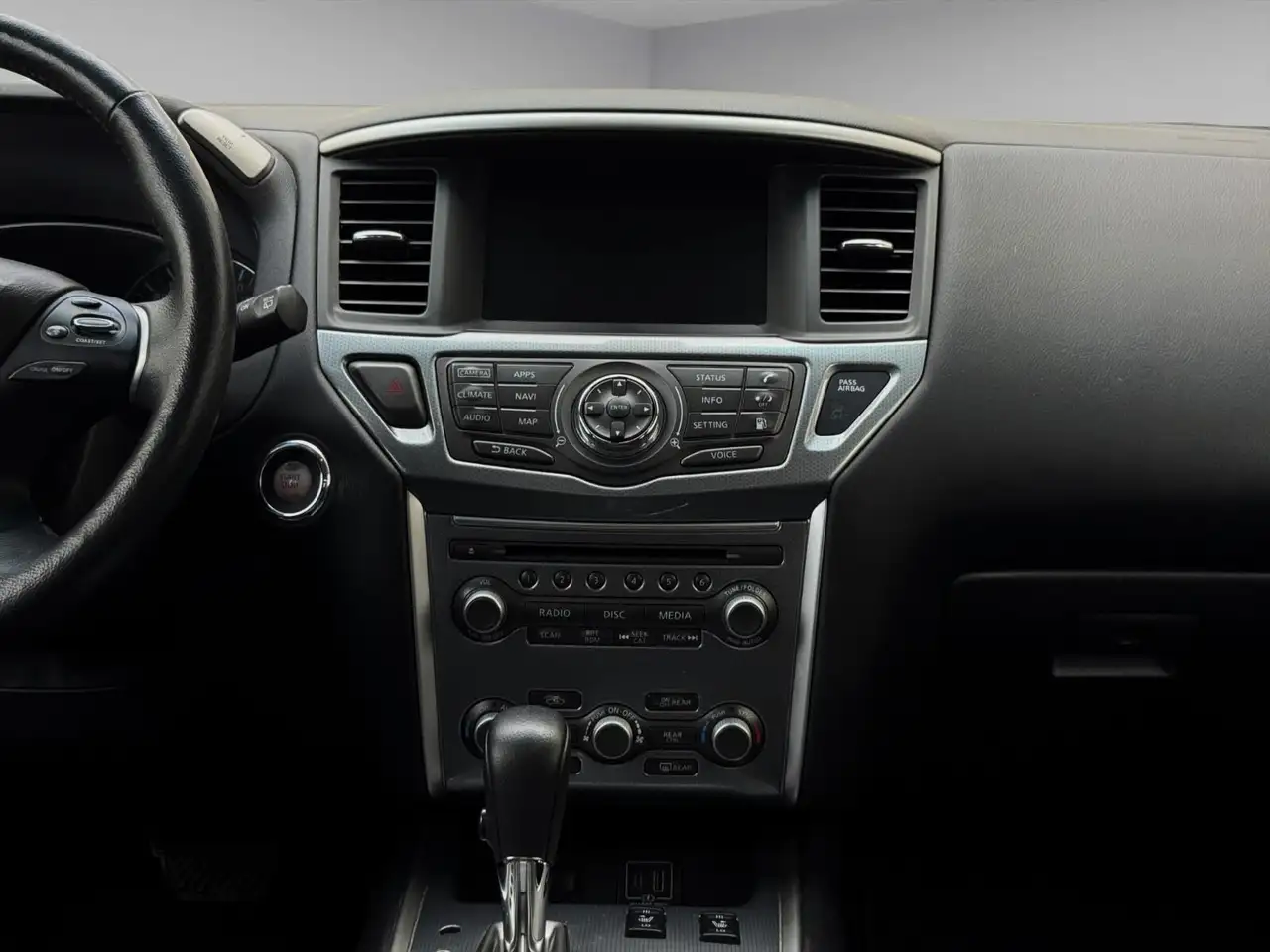 Nissan Pathfinder снимка Nissan Pathfinder