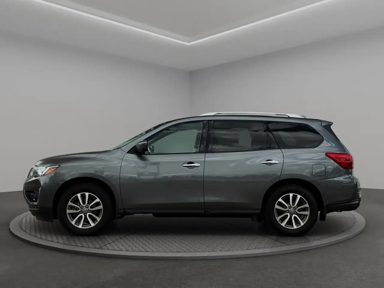 Nissan Pathfinder снимка Nissan Pathfinder