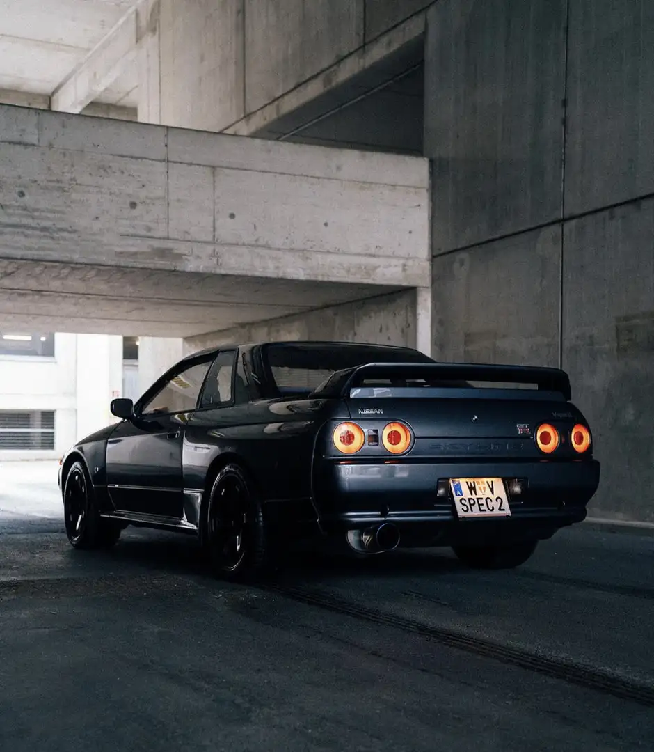 Nissan Skyline R32 GTR Vspec 2 siva - 1