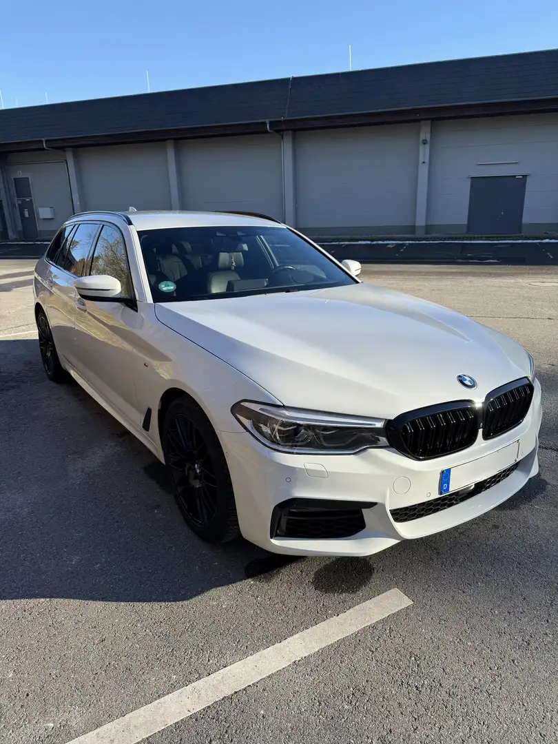 BMW 540 540d xDrive Touring M Paket Adaptive Drive H&K White - 2
