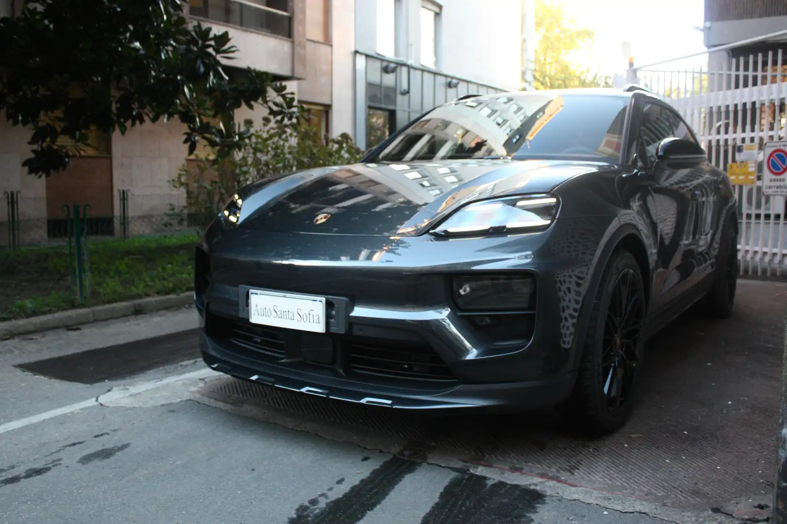 Porsche Macan Macan 4-IVA esp-Full Opz-22"-Tetto-Pelle Club-PASM Grigio - 2