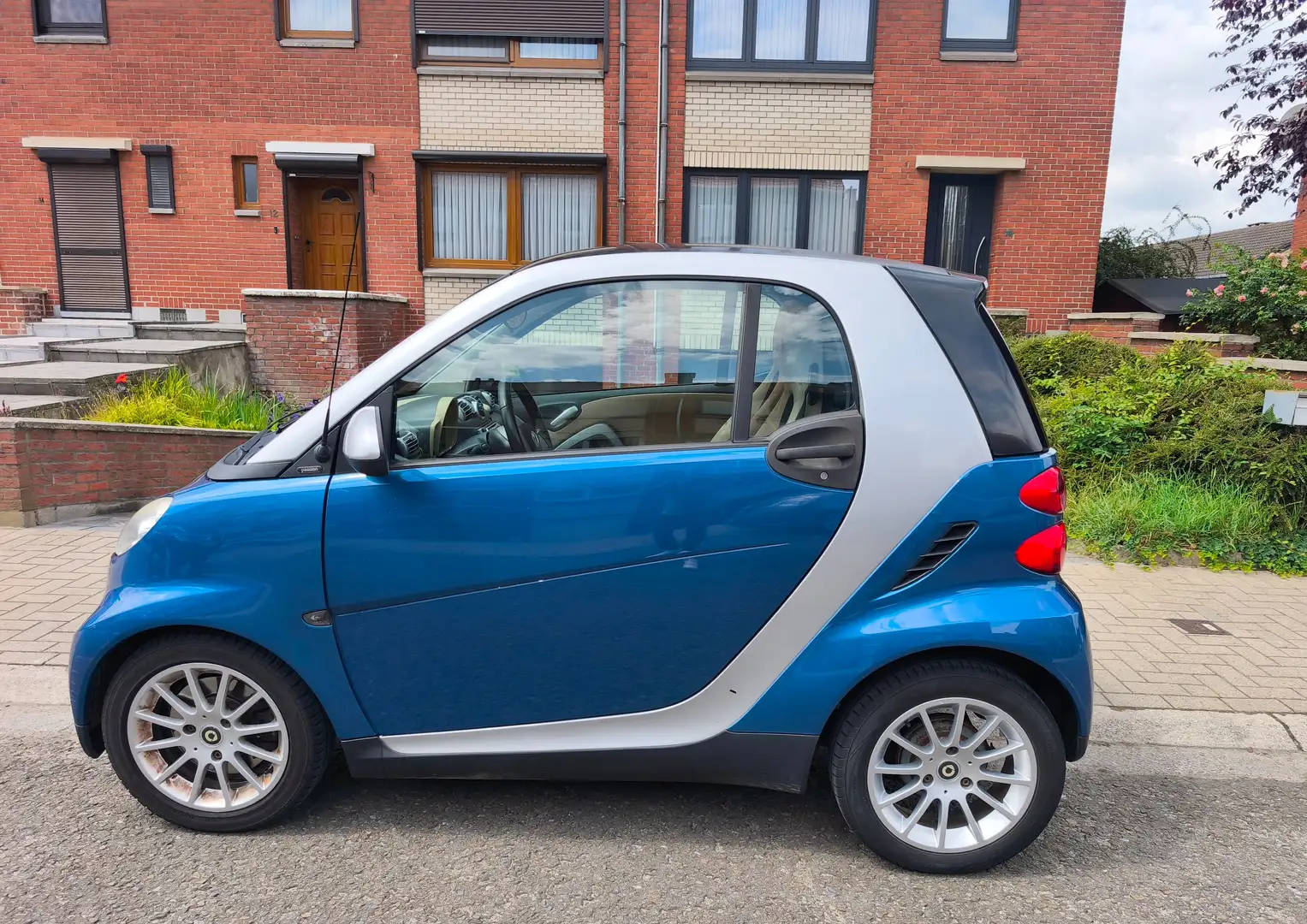 smart forTwo Coupe 1.0i Mhd Passion Softouch Bleu - 2