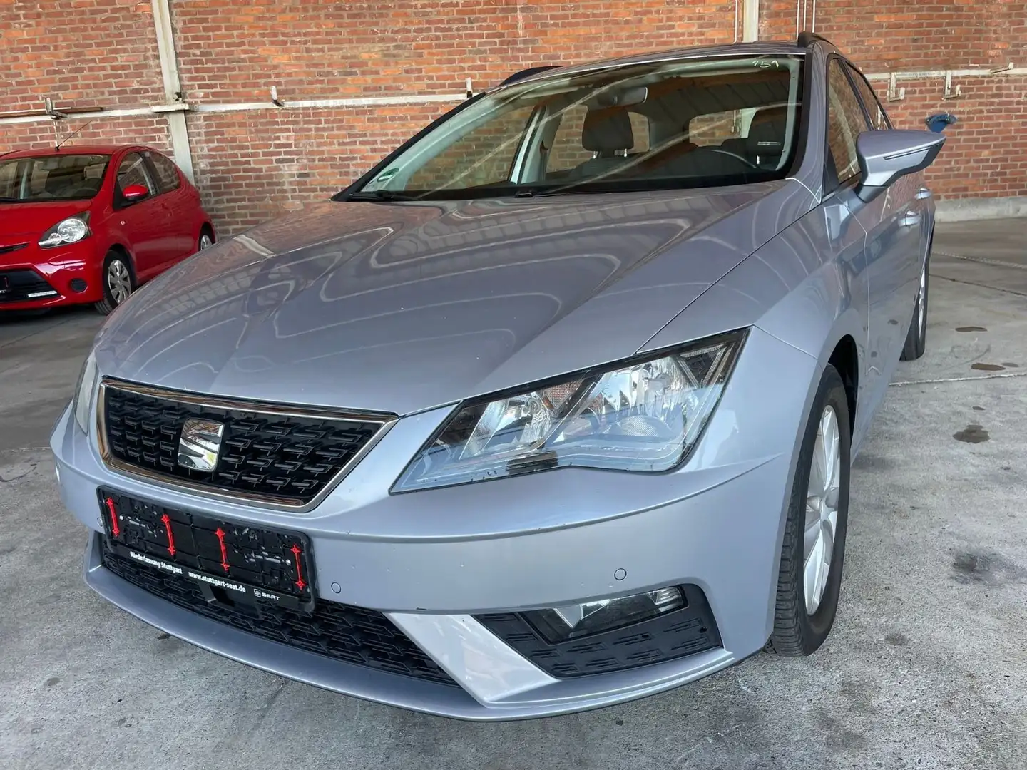 SEAT Leon ST Style/NAVI/SHZ/PDC/TEMPO Silber - 1