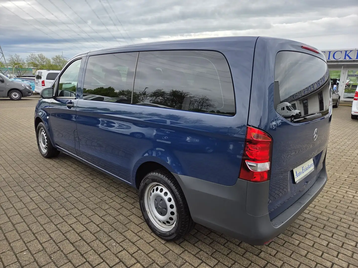 Mercedes-Benz Vito BT 9G 4x4 Tourer Pro lang NAVI KLIMA SHZ LORDOSE Blau - 2