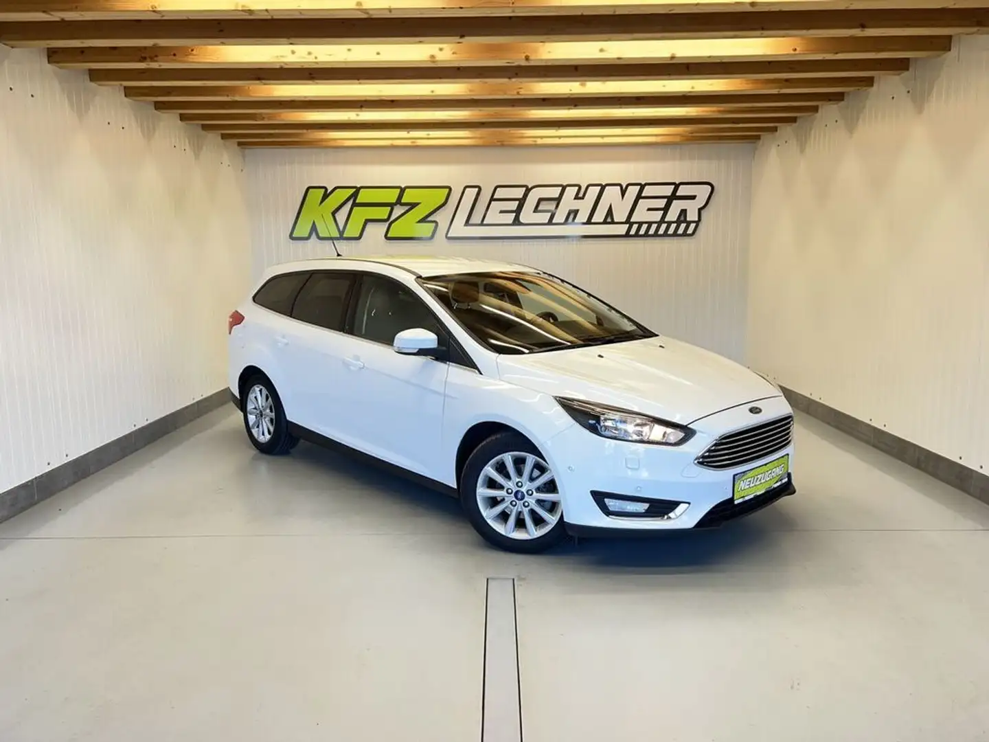 Ford Focus Turnier 1,6 TDCI ''Titanium'' W-PAKET*PDC*TEMP Weiß - 1