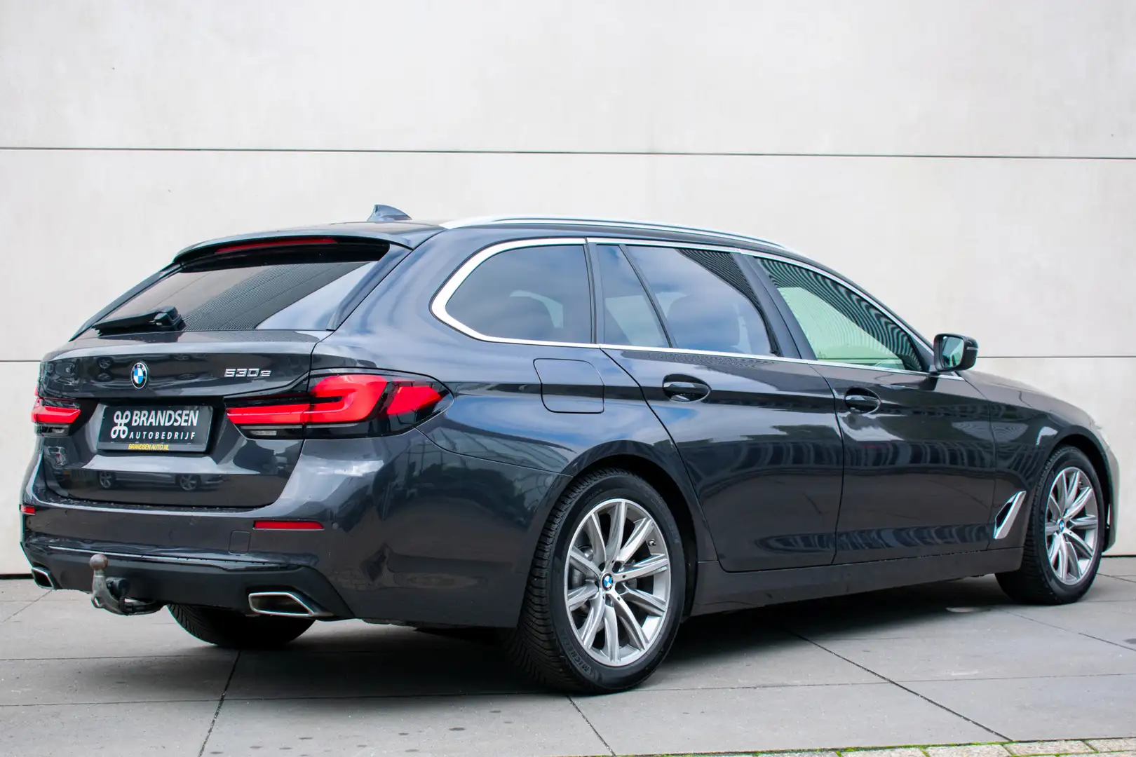 BMW 530 5-serie Touring 530e Business Edition Plus -Luxury Grau - 2