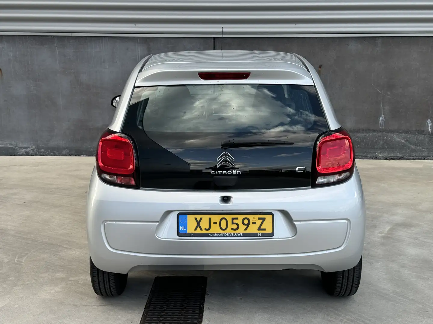 Citroen C1 1.0 VTi Feel / Carplay / LM. velgen / netjes Grijs - 1