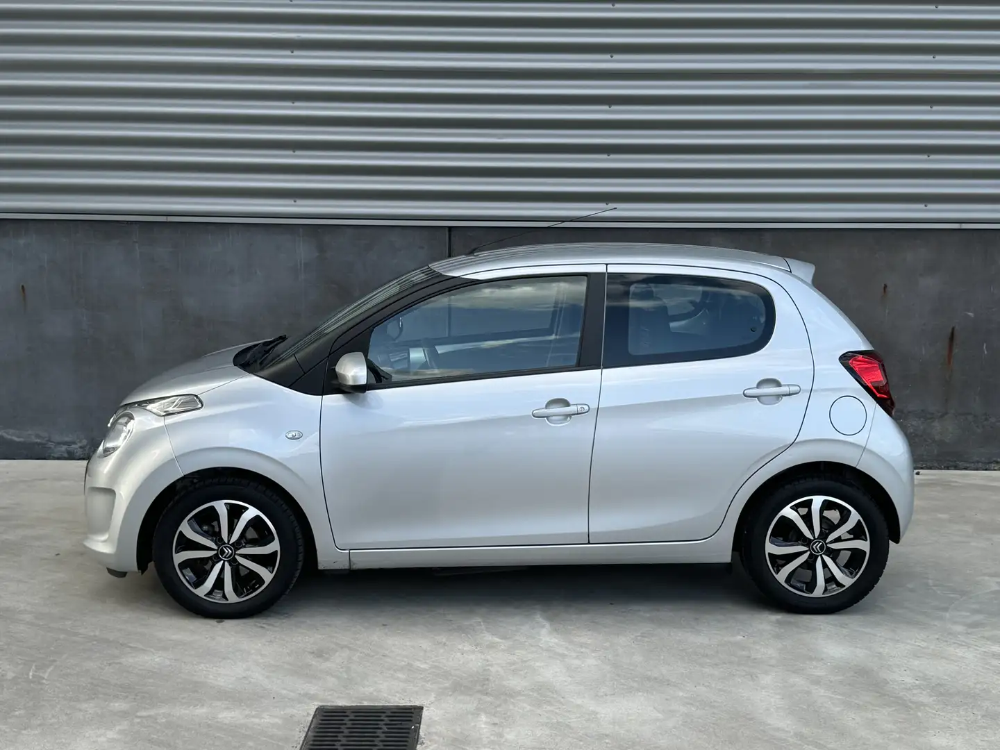 Citroen C1 1.0 VTi Feel / Carplay / LM. velgen / netjes Grijs - 2