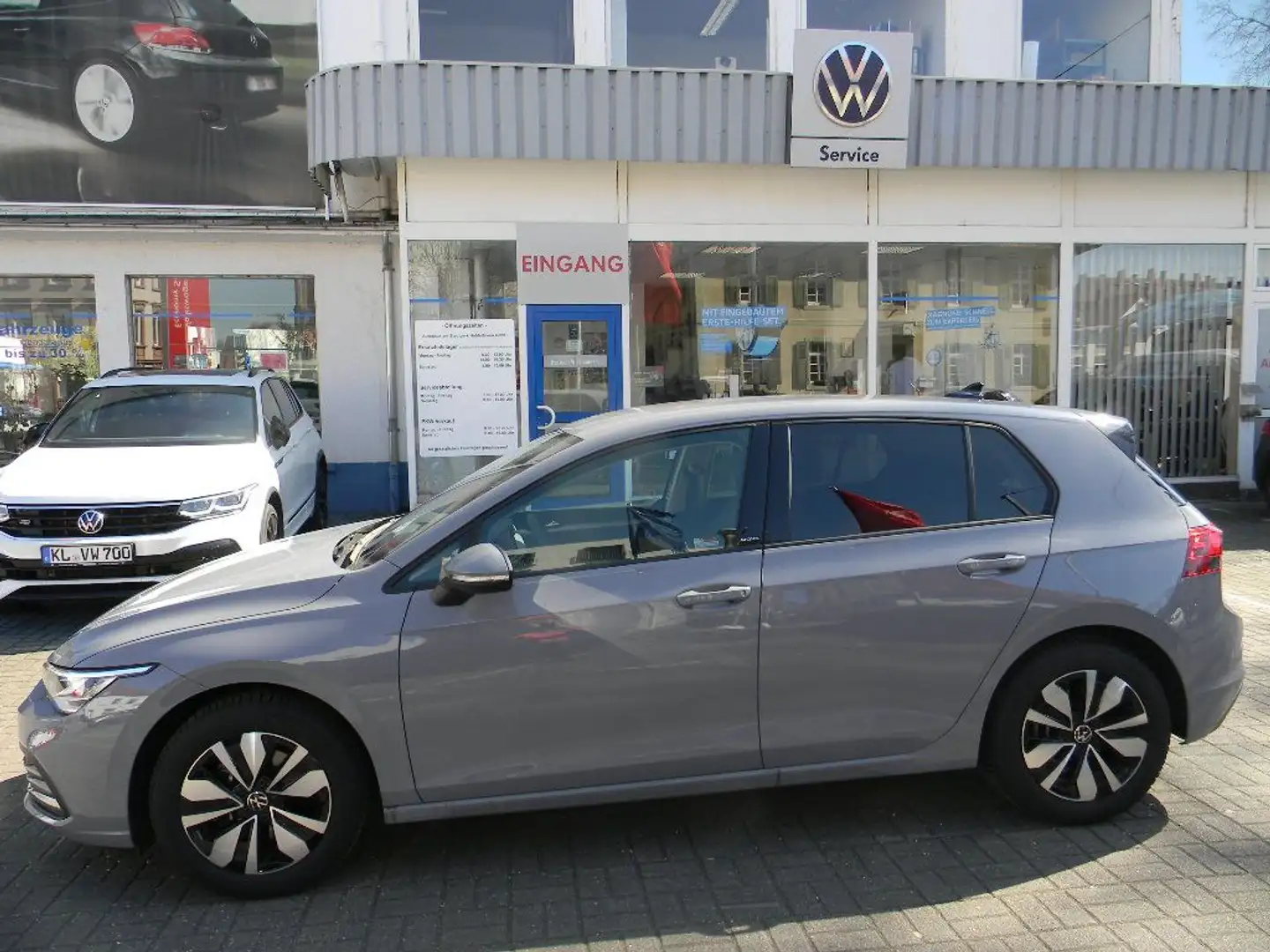 Volkswagen Golf VIII Lim. Move 1,5 TSI 6 GANG AHK Grau - 1