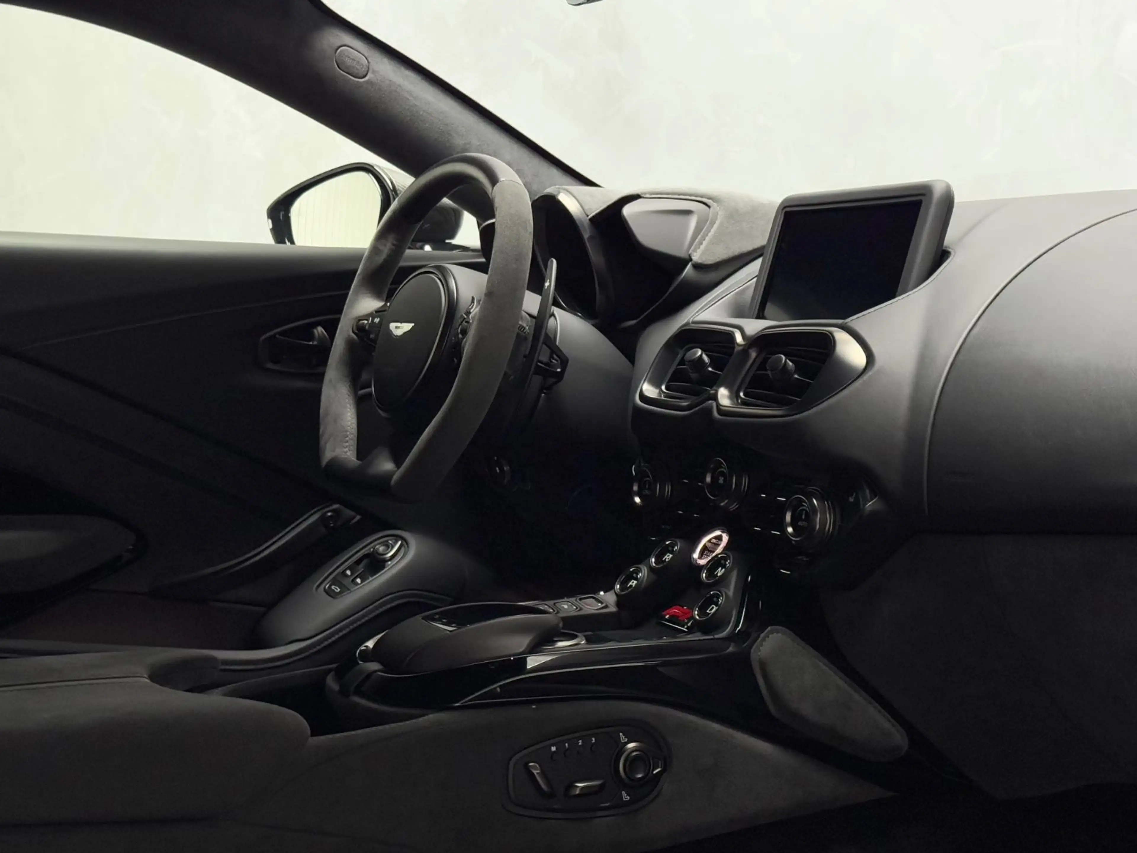 Aston Martin V8 F1 Edition 360 CARBON AERO JET BLACK — photo 15