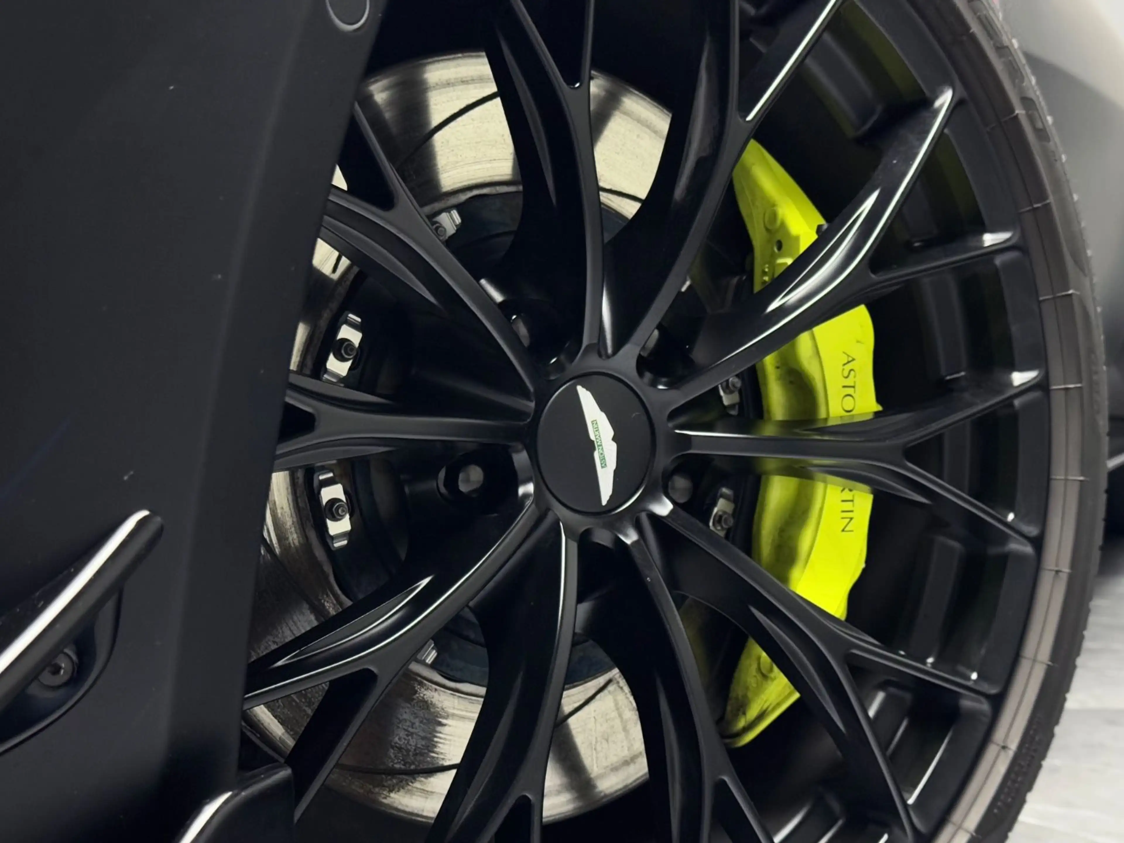 Aston Martin V8 F1 Edition 360 CARBON AERO JET BLACK — photo 8