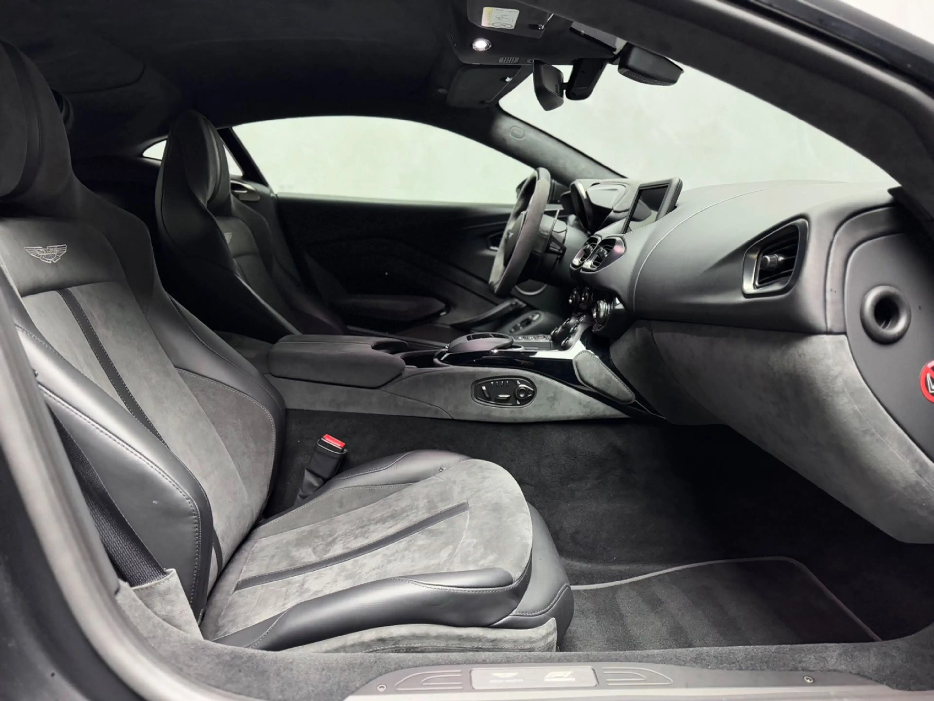 Aston Martin V8 F1 Edition 360 CARBON AERO JET BLACK — photo 7