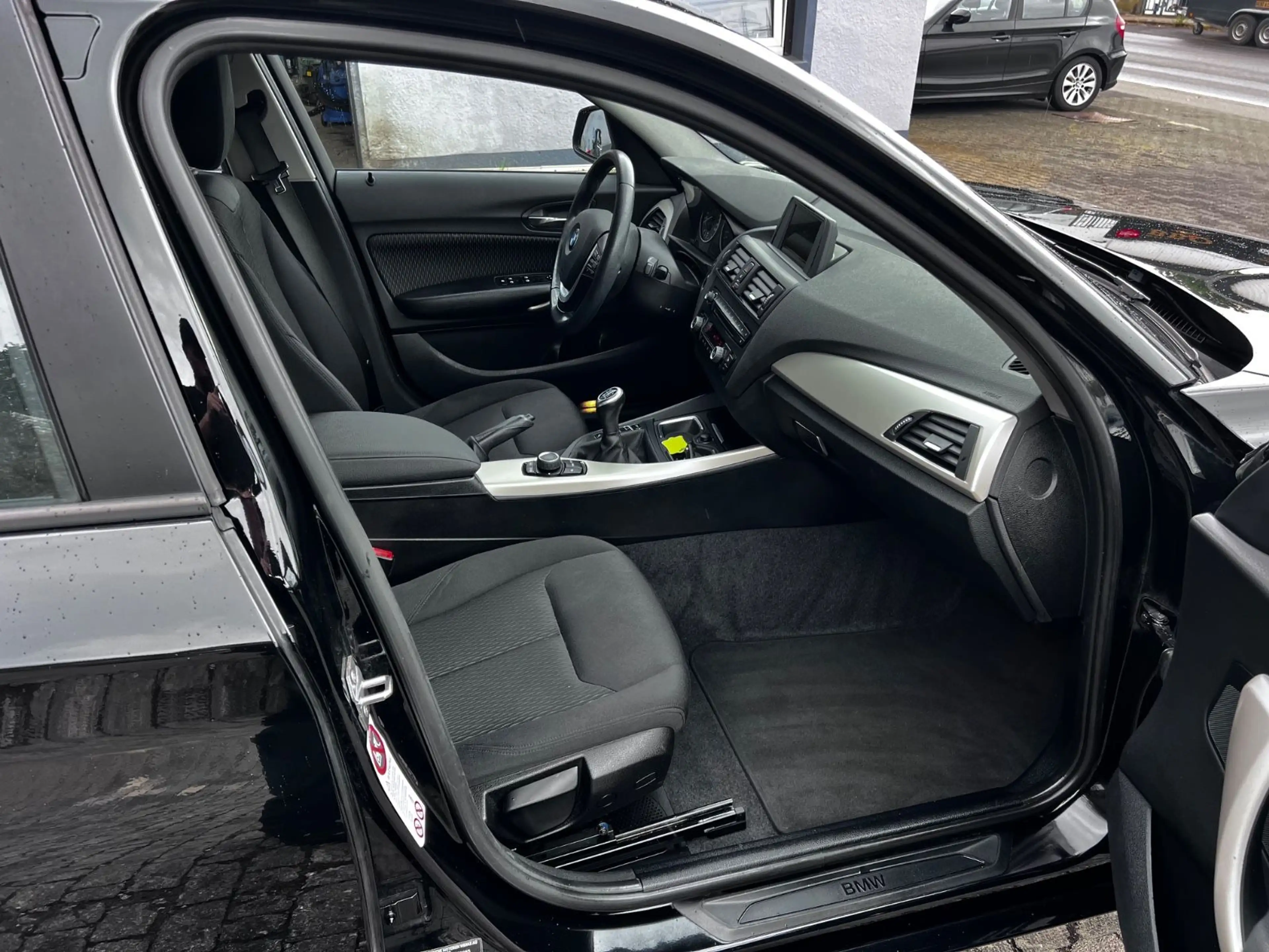 BMW 125 i Advantage 5-türig 17" — photo 12