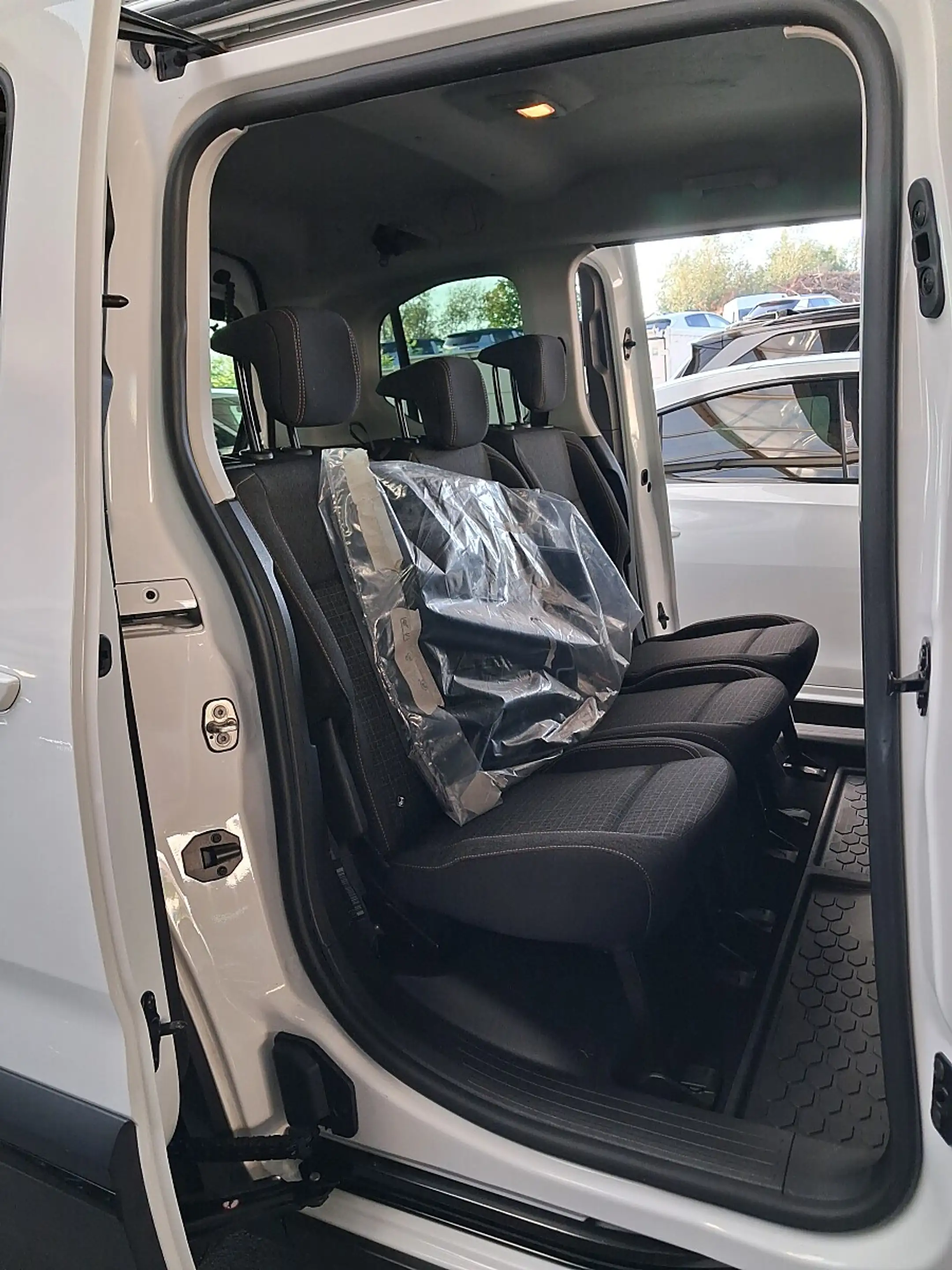 Peugeot Rifter 1.5 BlueHDi 130 FAP GT Line S&S (EURO 6d-TE — photo 8