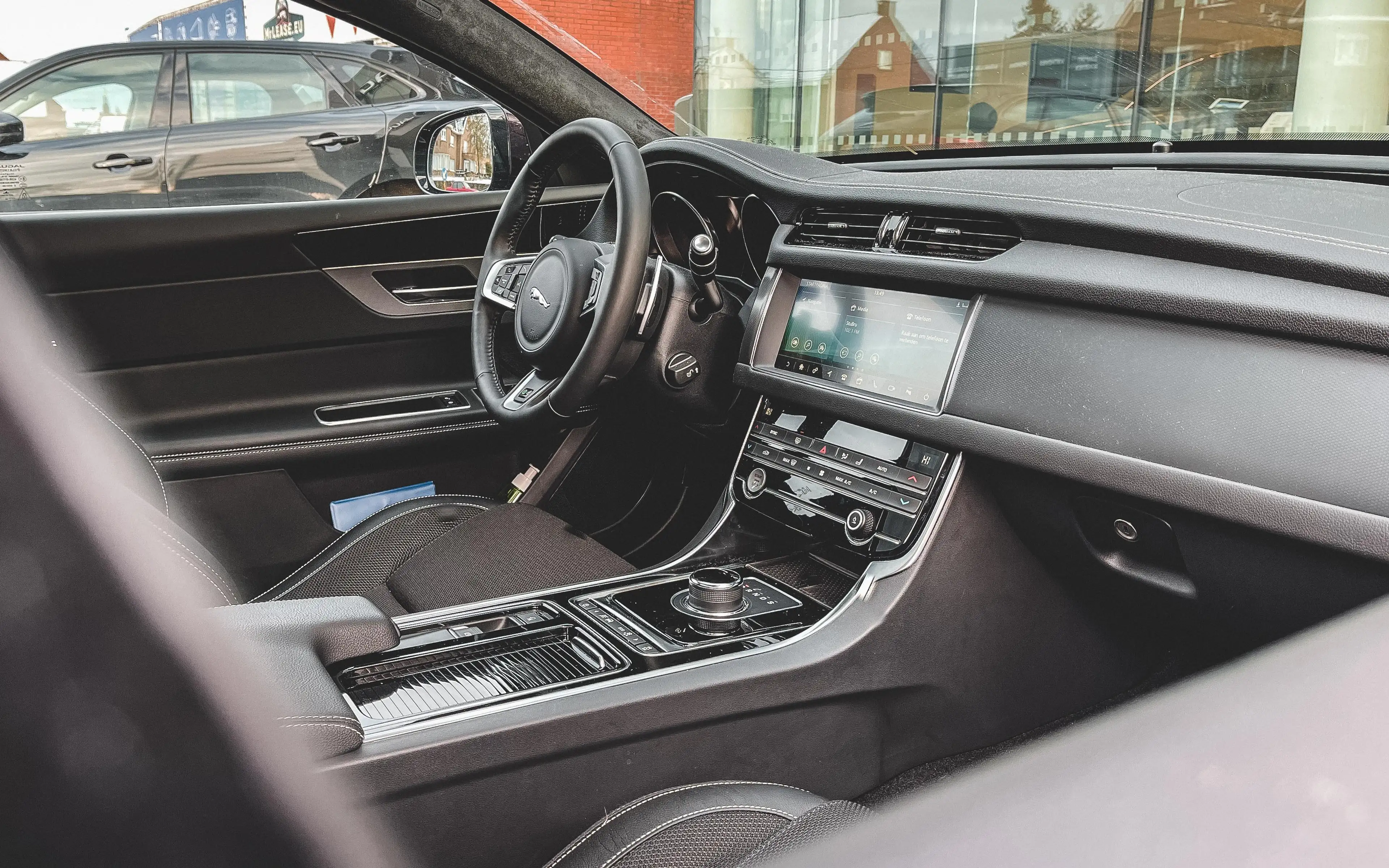 Jaguar XF R-Sport — photo 4