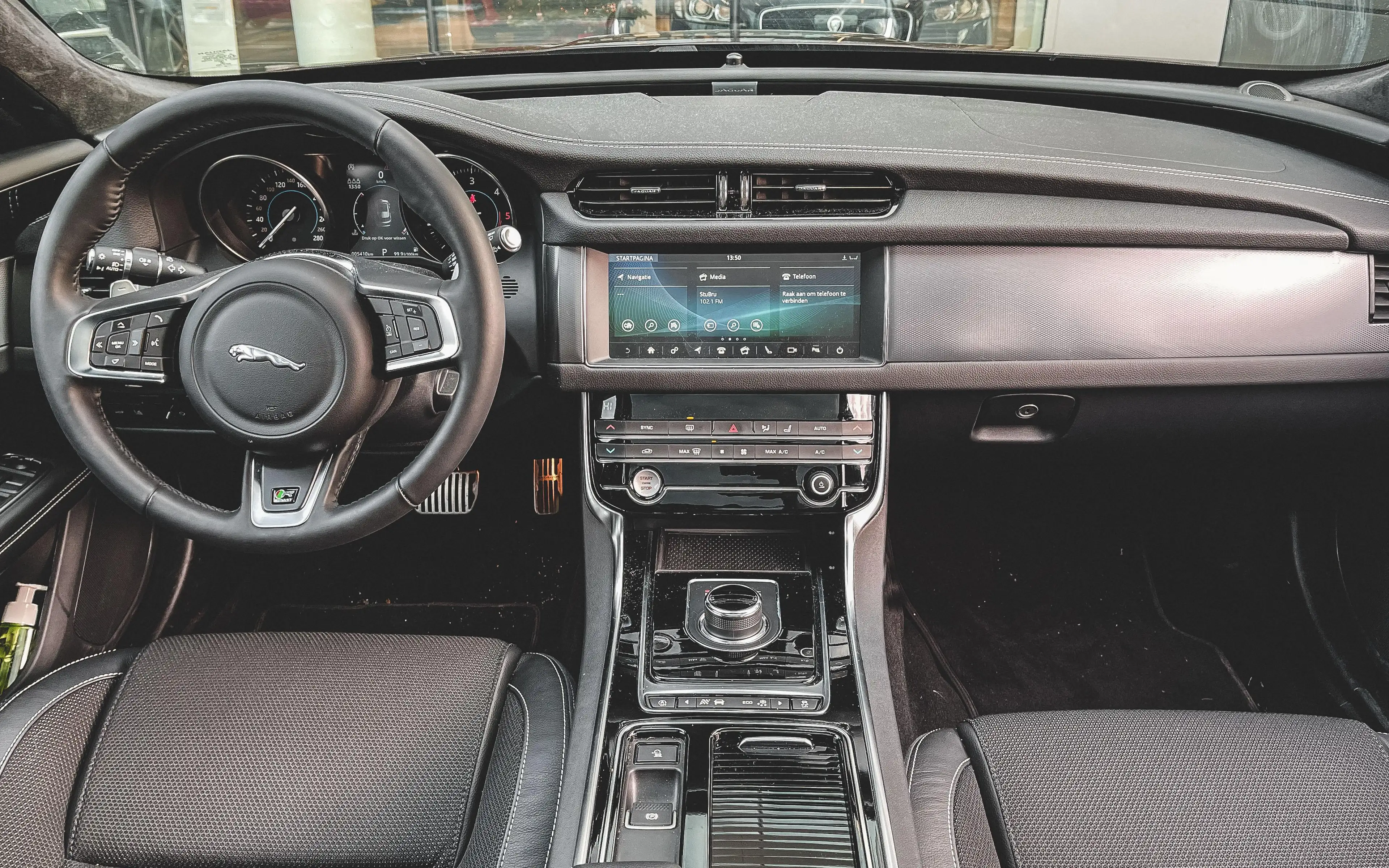 Jaguar XF R-Sport — photo 5