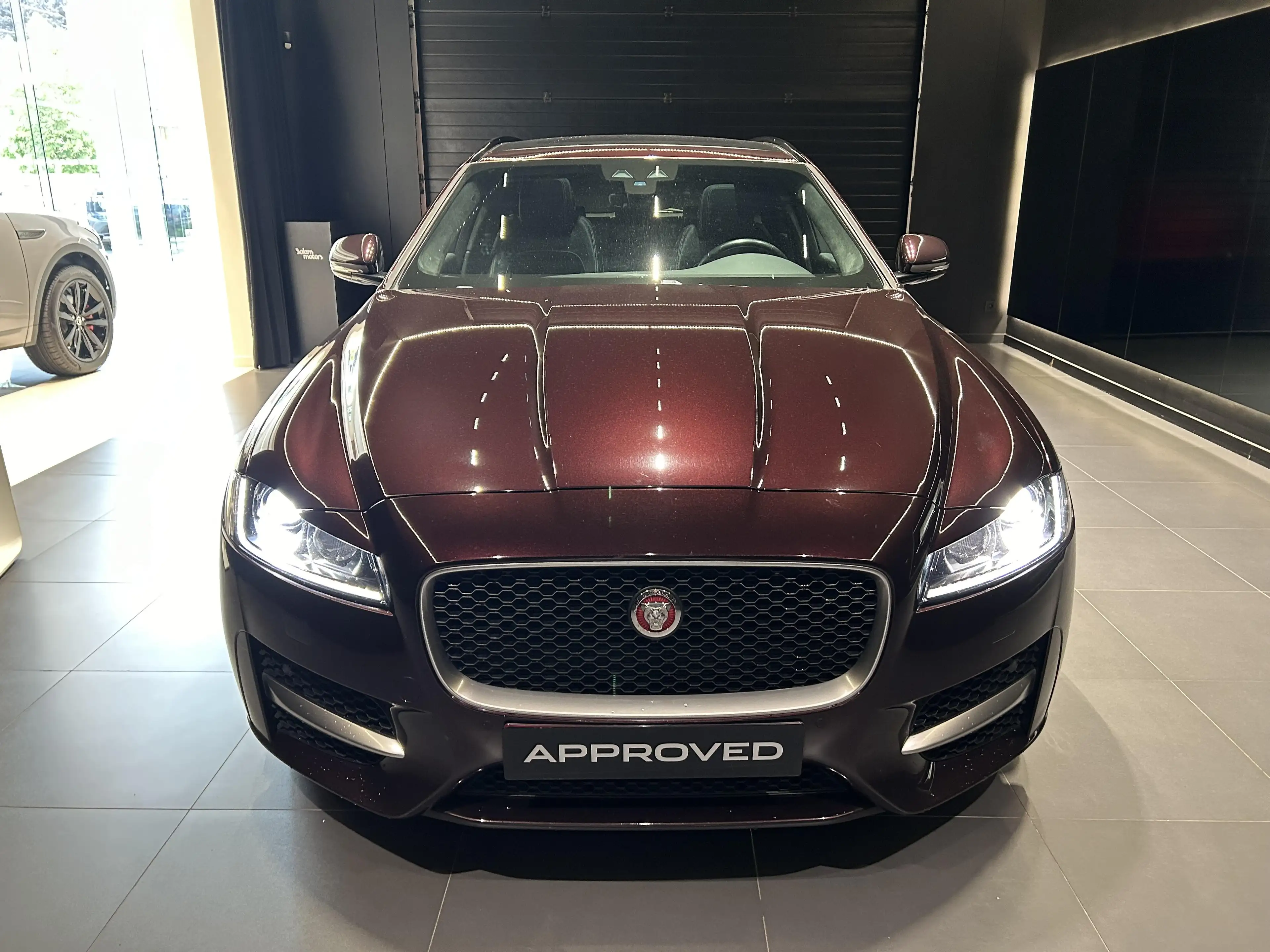 Jaguar XF R-Sport — photo 9