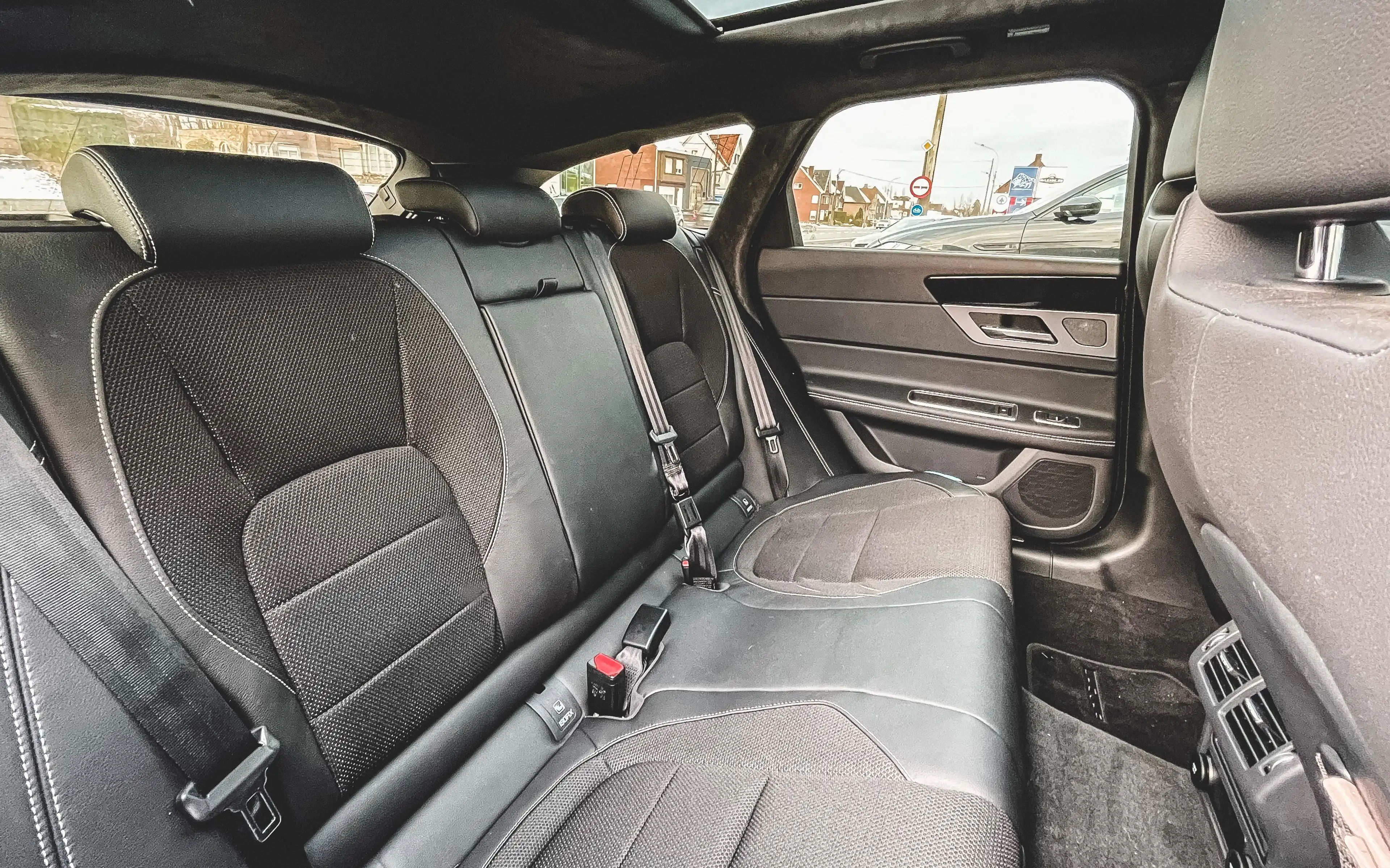 Jaguar XF R-Sport — photo 6