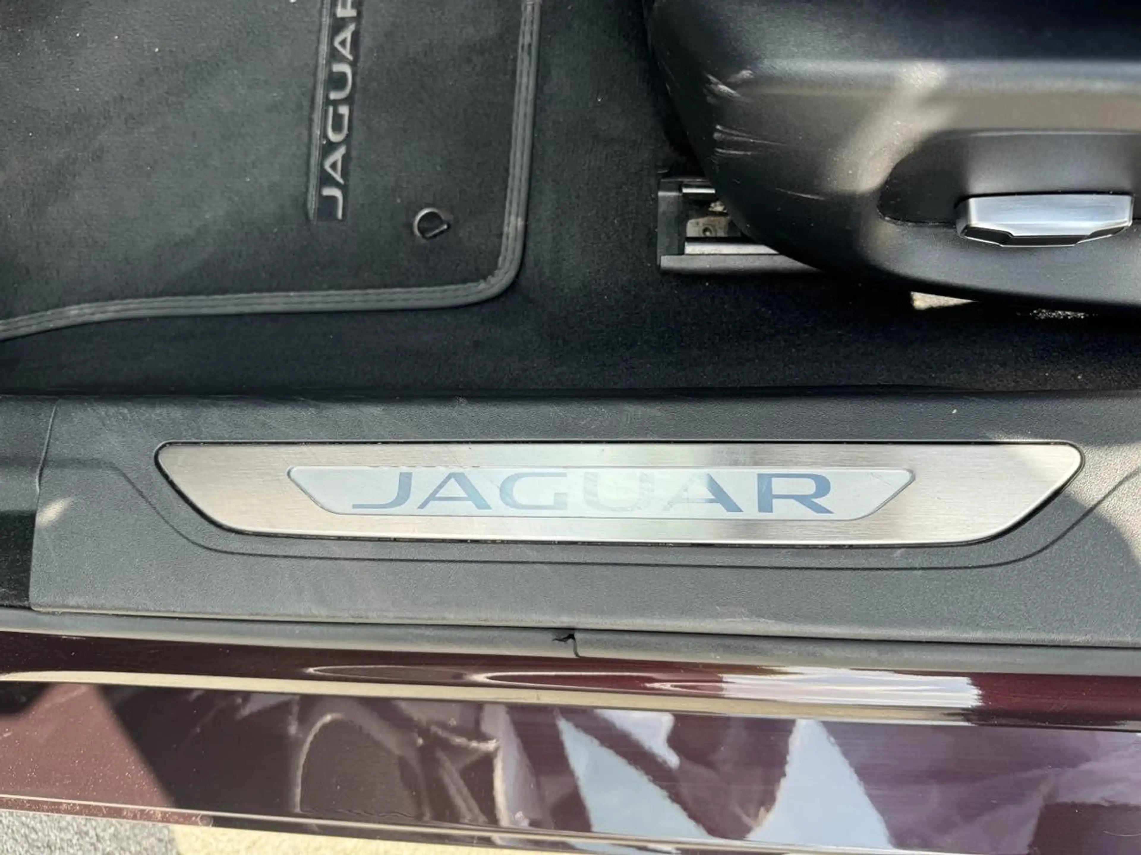 Jaguar XF R-Sport — photo 15