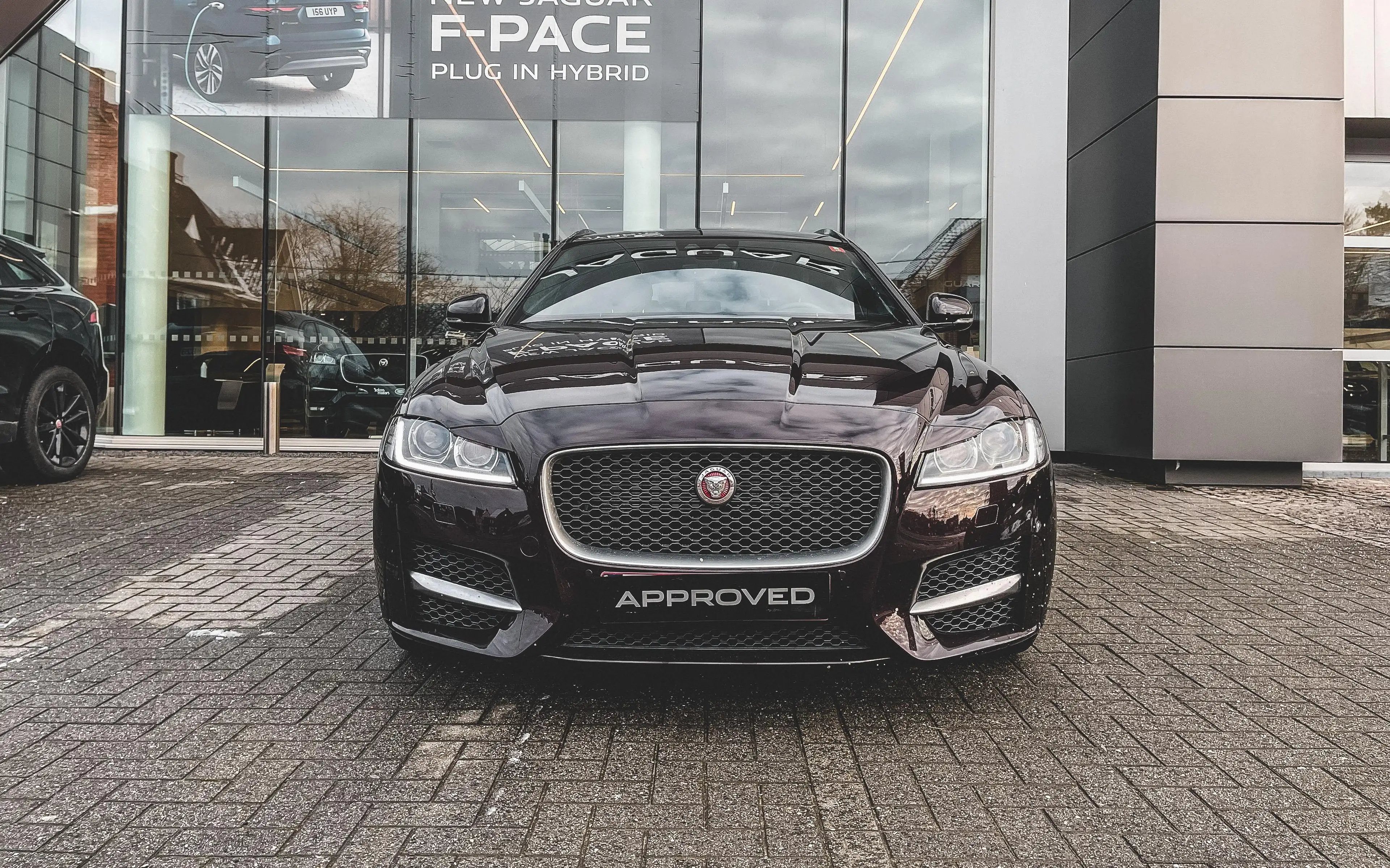 Jaguar XF R-Sport — photo 12
