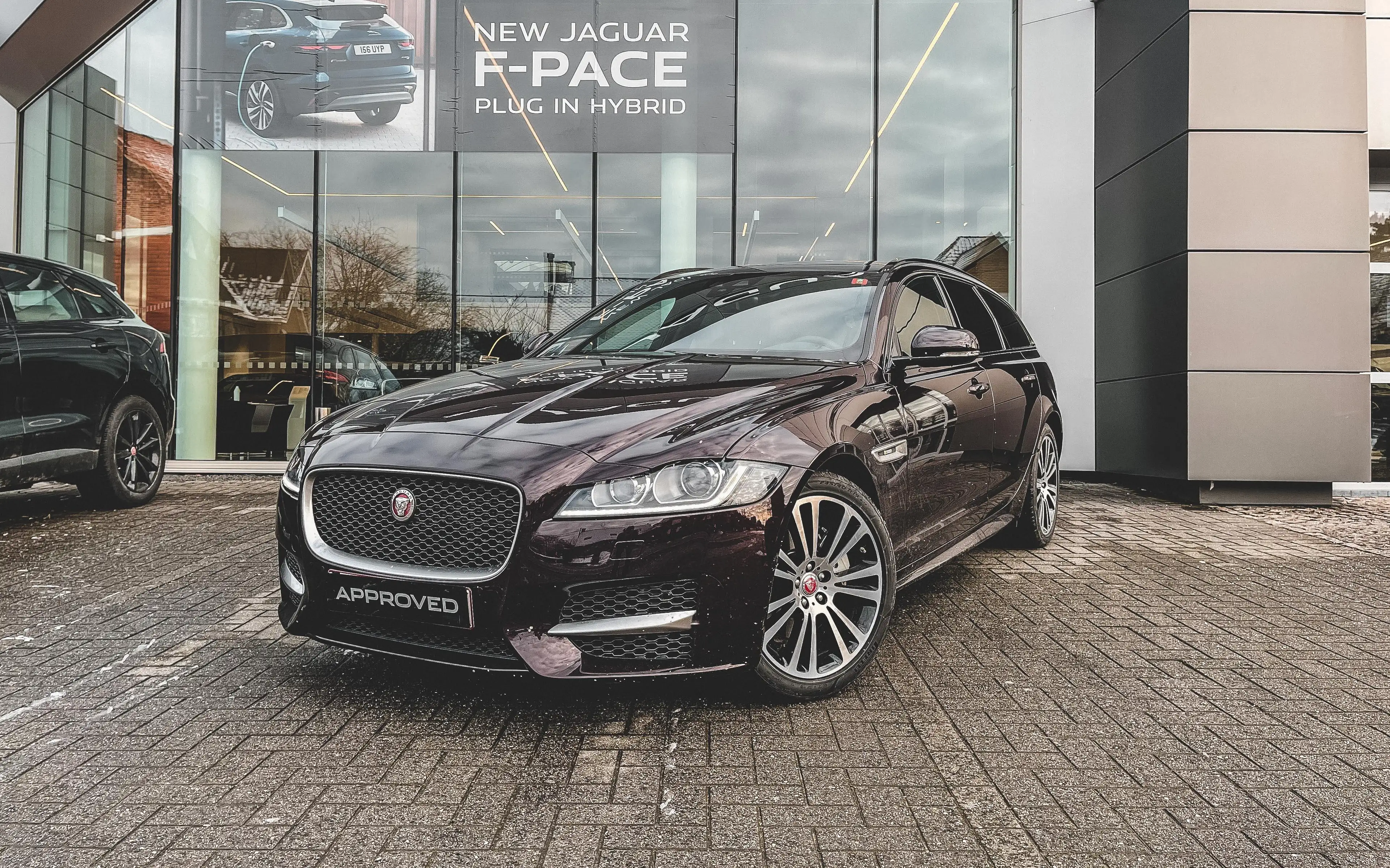 Jaguar XF R-Sport — photo 13