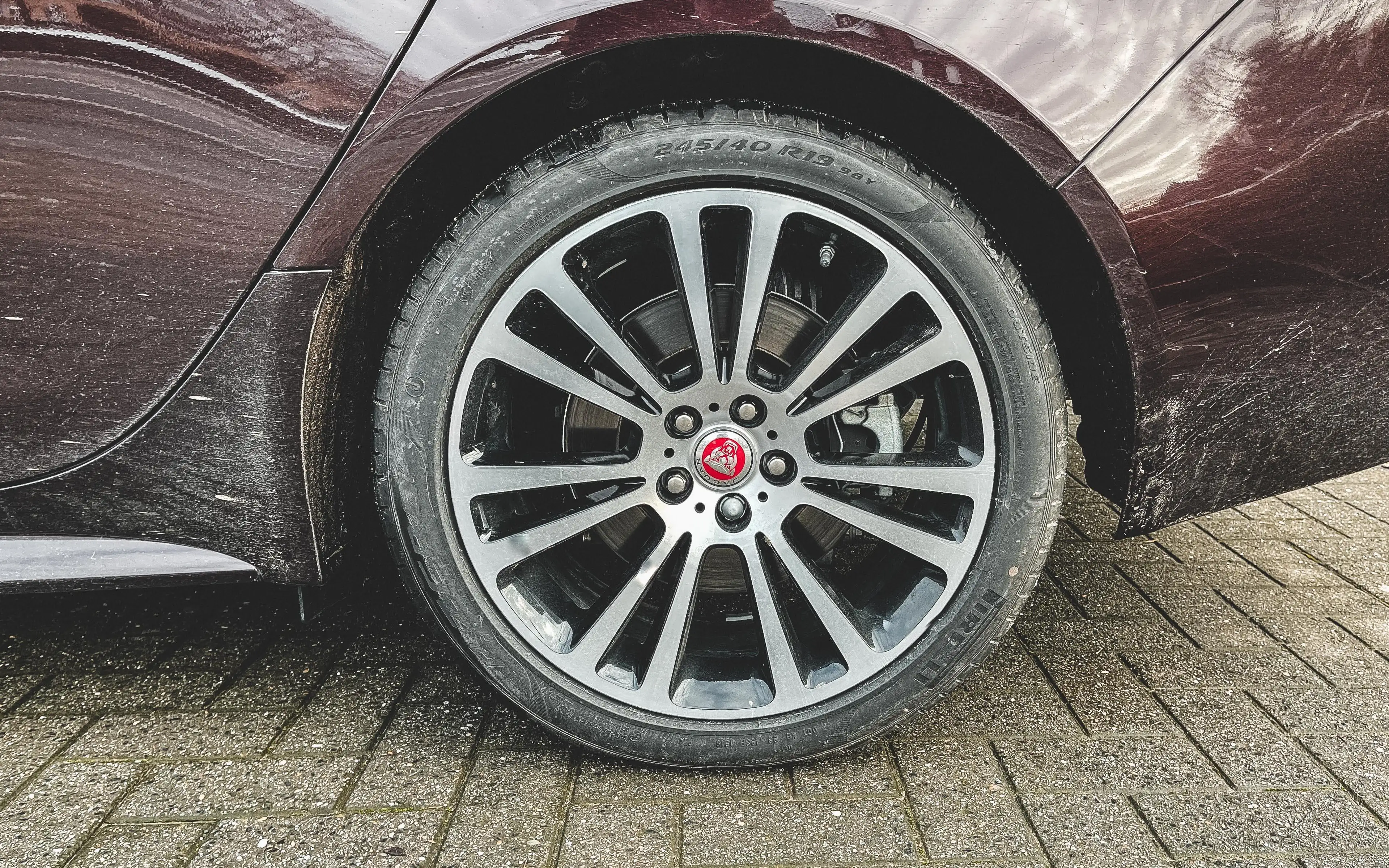 Jaguar XF R-Sport — photo 10