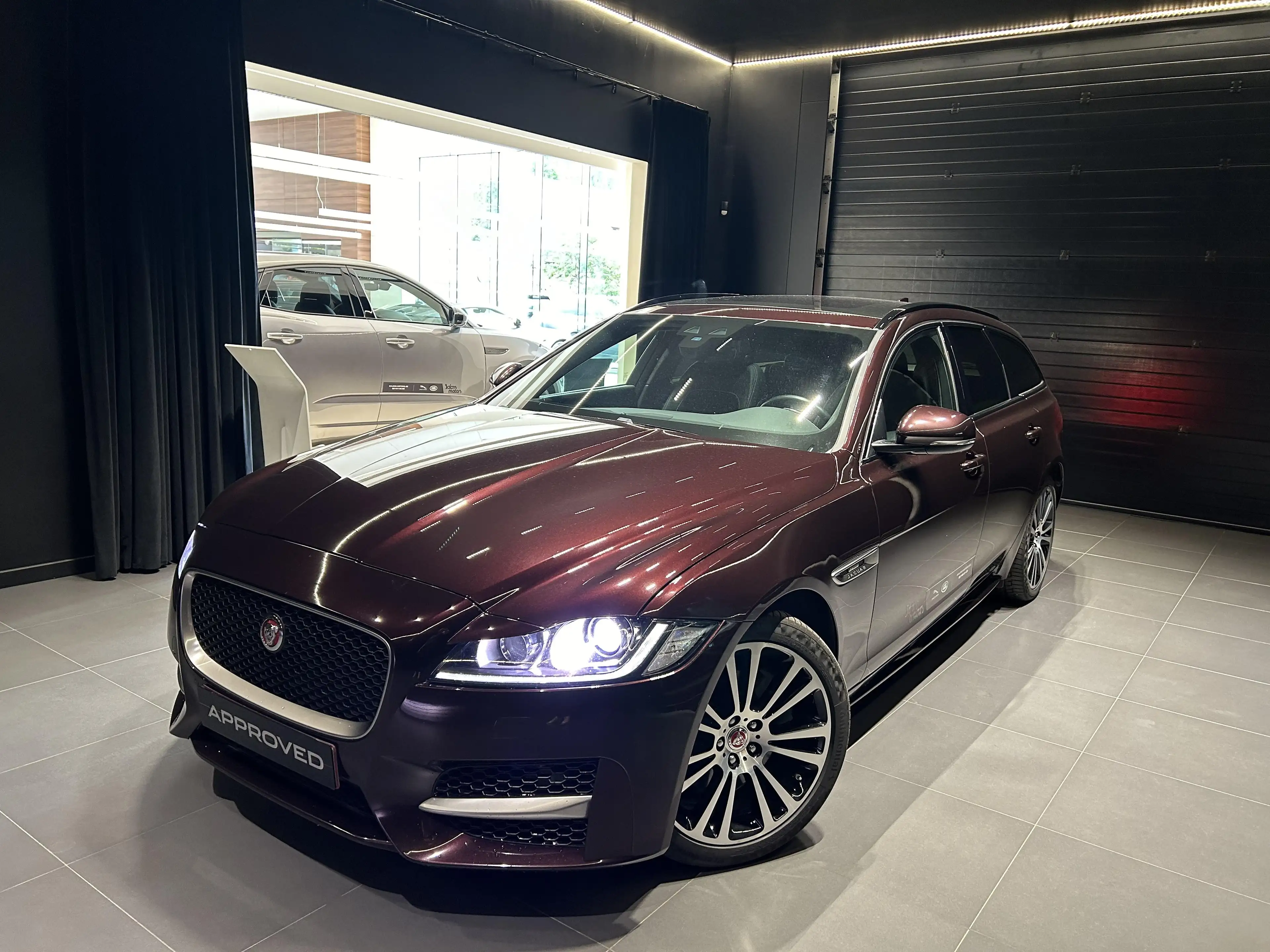 Jaguar XF R-Sport — photo 2