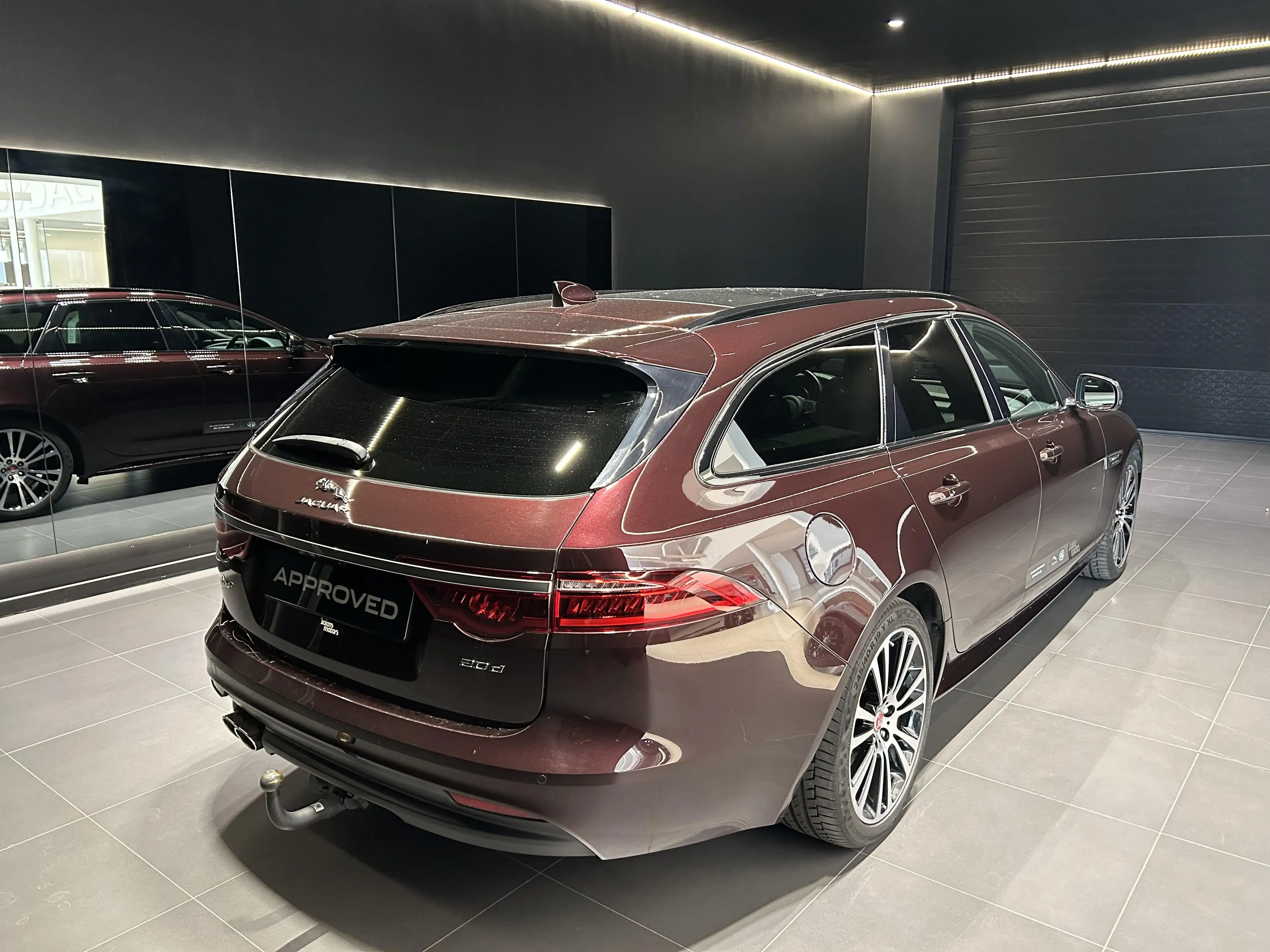 Jaguar XF R-Sport — photo 3