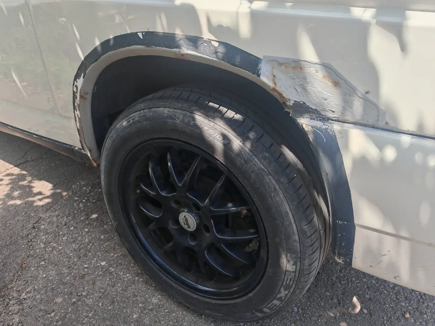 Volkswagen T4 TÜV läuft im August (v.a. wg Rost) aus Weiß - 2