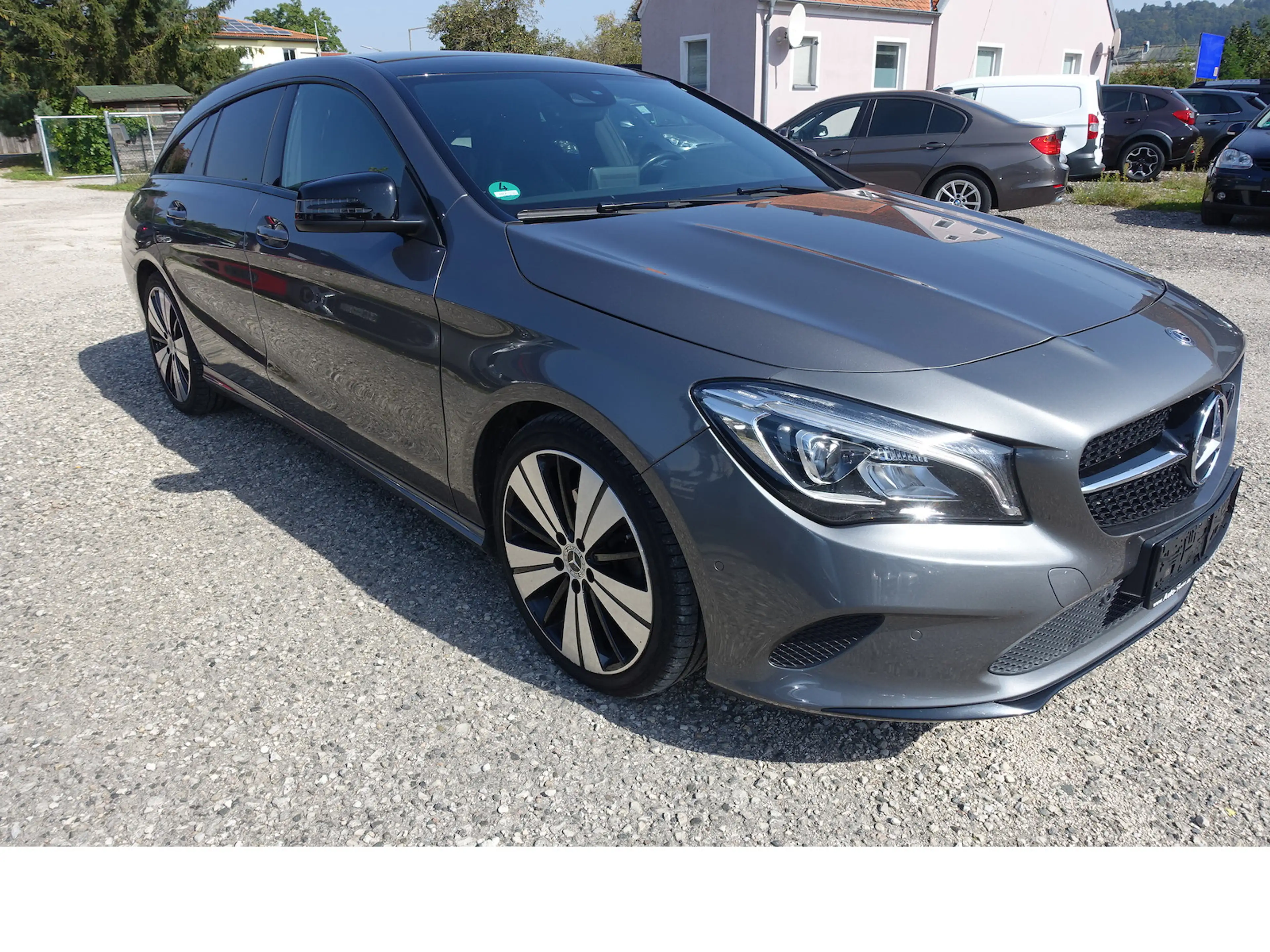 Mercedes-Benz CLA 200 Urban Style Edition LED Pano AHK Alu 18´´