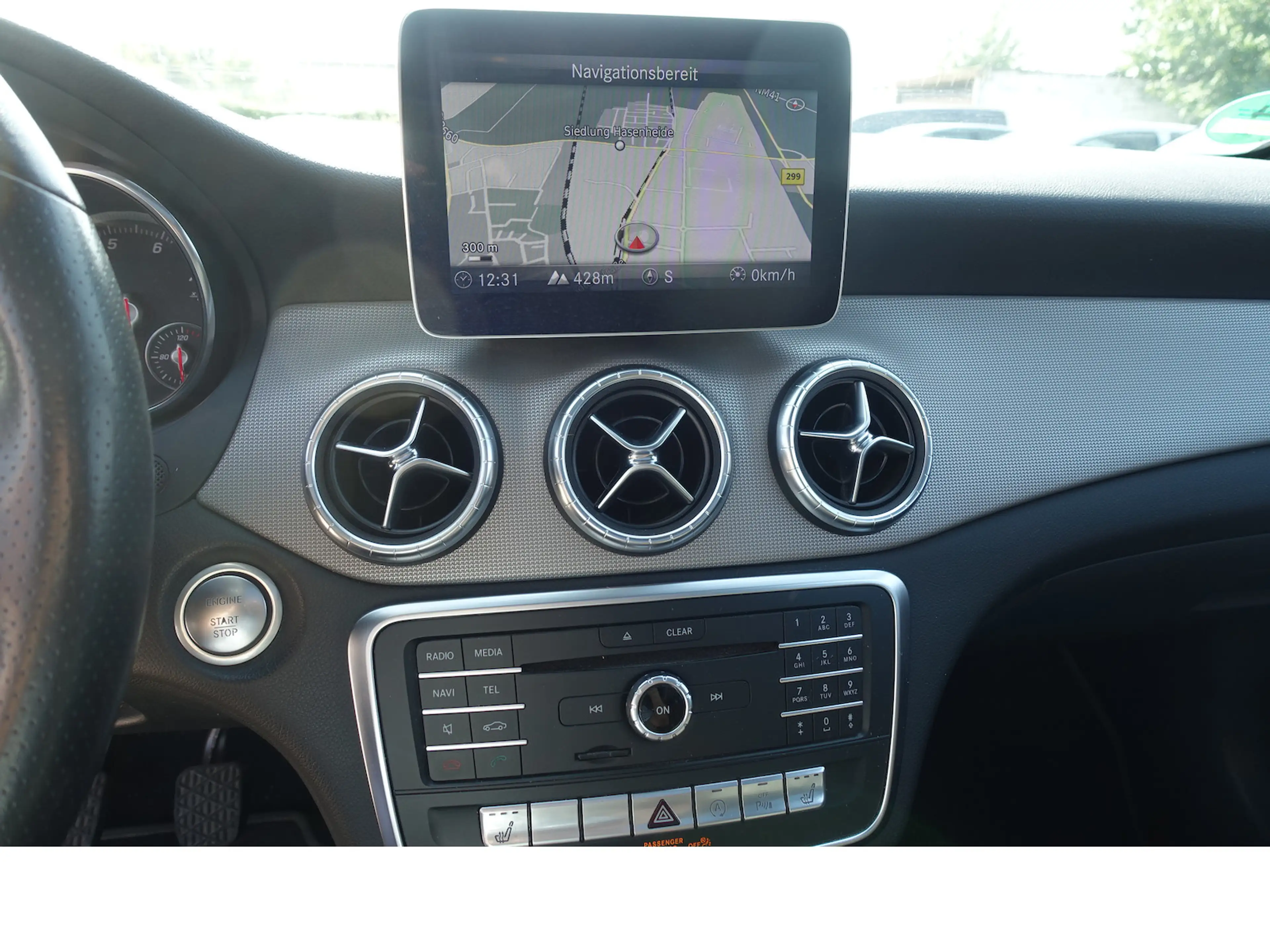 Mercedes-Benz CLA 200 Urban Style Edition LED Pano AHK Alu 18´´ — photo 14