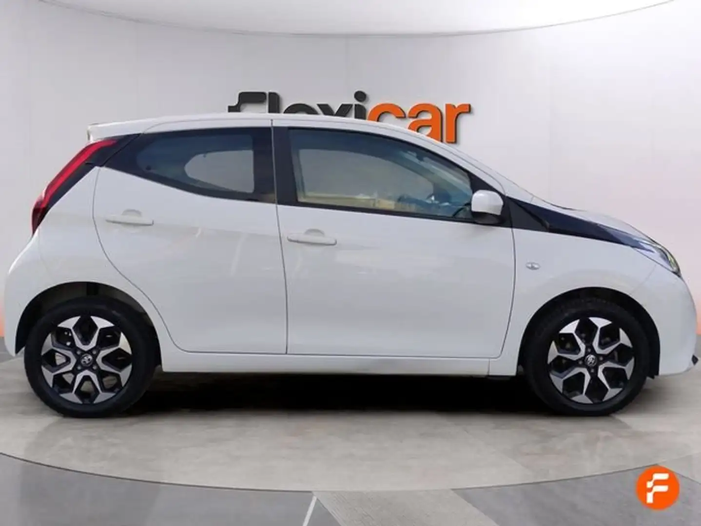 Toyota Aygo 70 x-play Blanco - 2