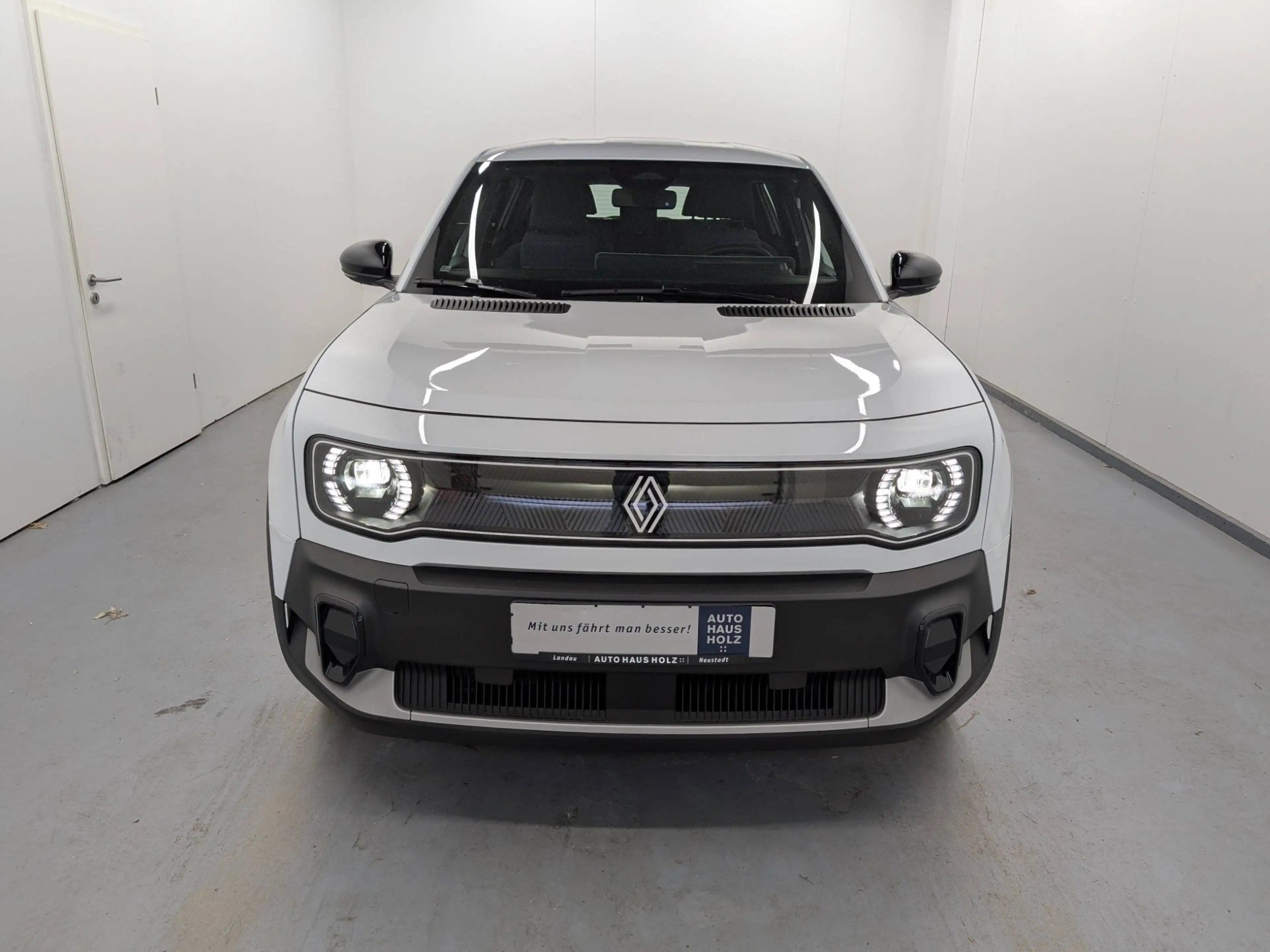 Renault R 4 E-Tech Evolution 150 Comfort Range — photo 6