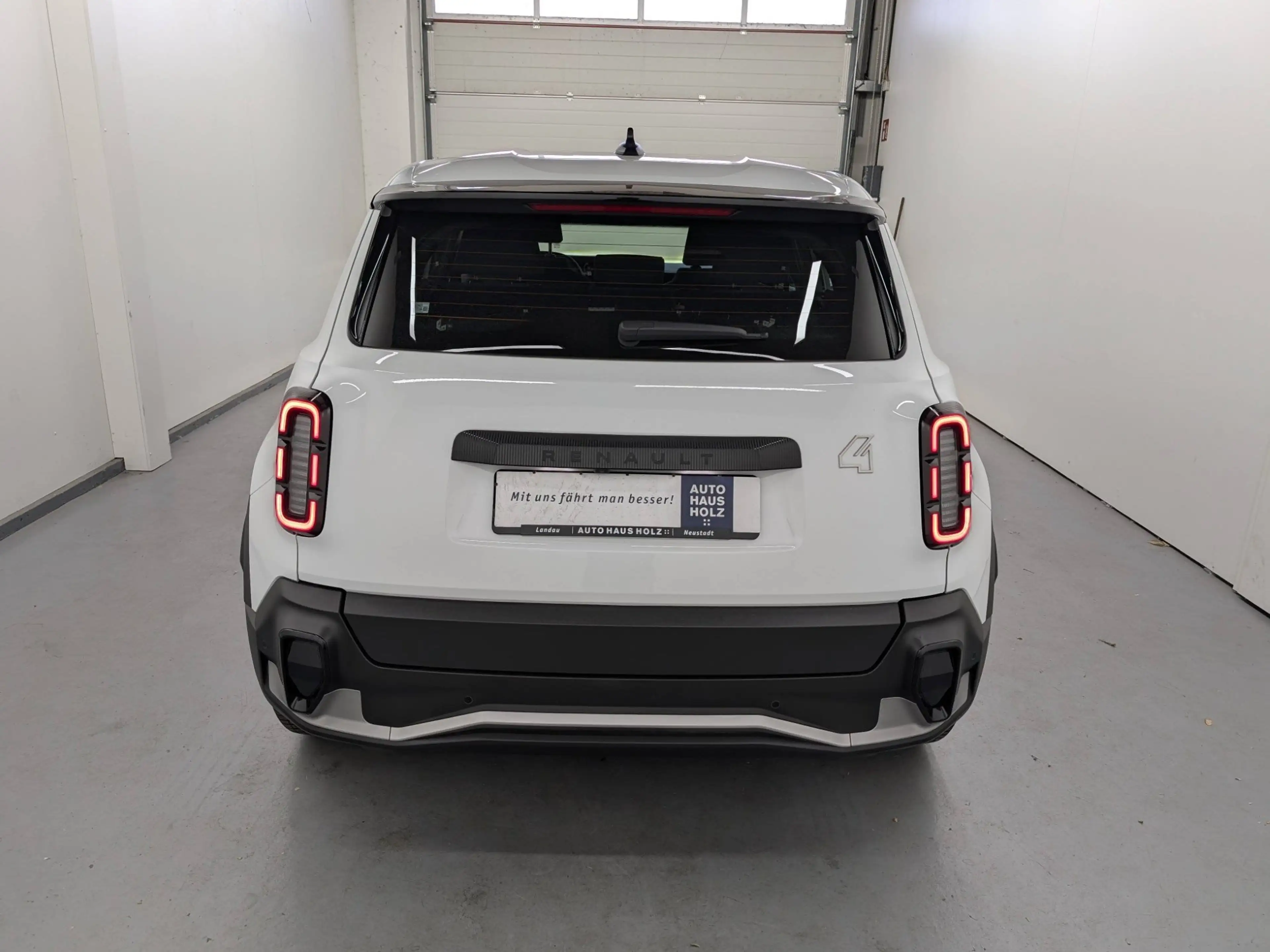 Renault R 4 E-Tech Evolution 150 Comfort Range — photo 3