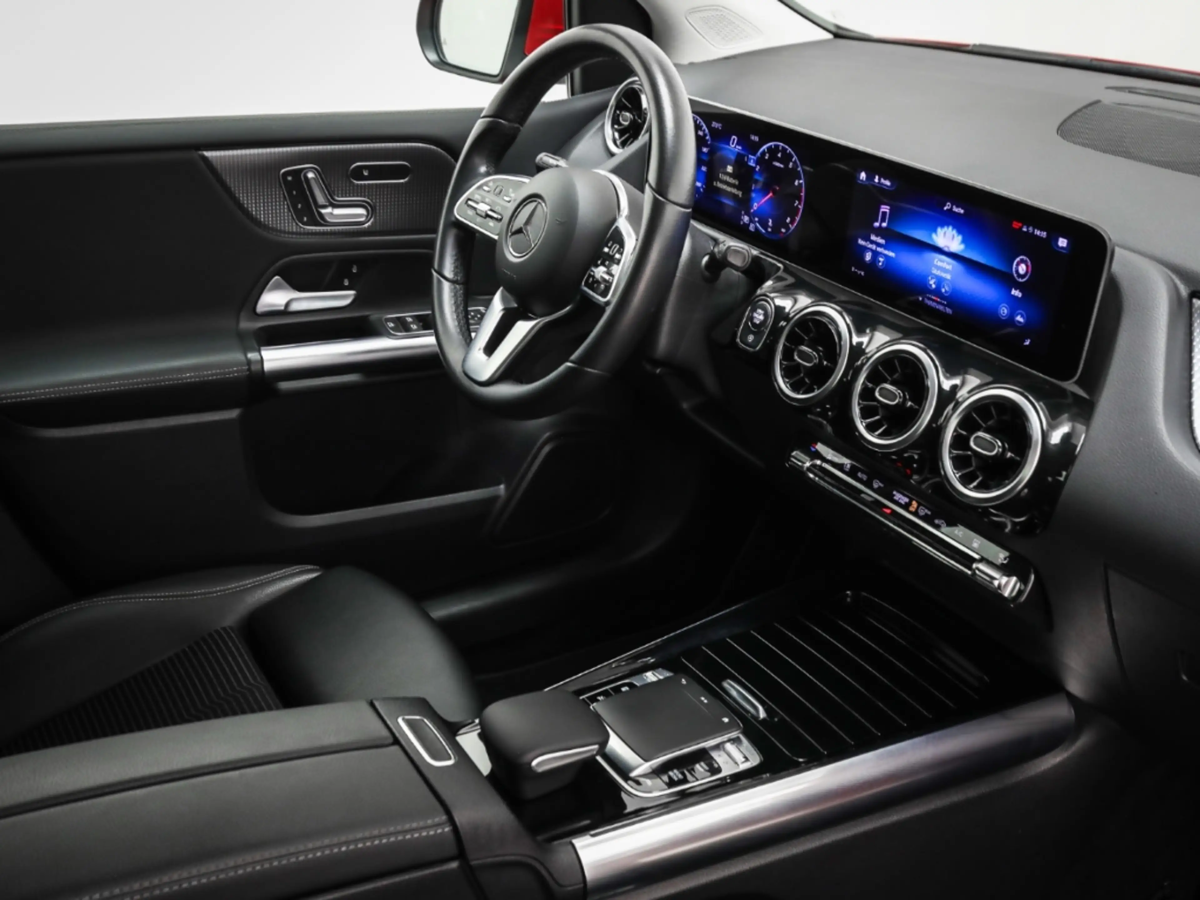 Mercedes-Benz B 220 Progressive 4Matic — photo 13