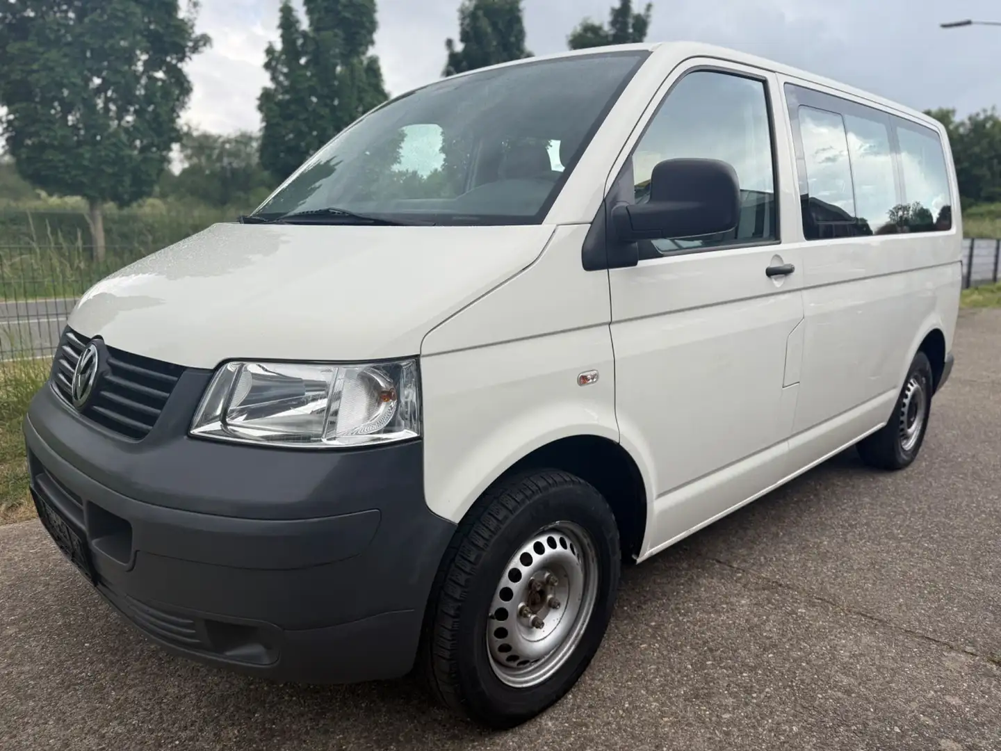 Volkswagen T5 Transporter 8. SITZER * HU/AU NEU * AHK Blanc - 1