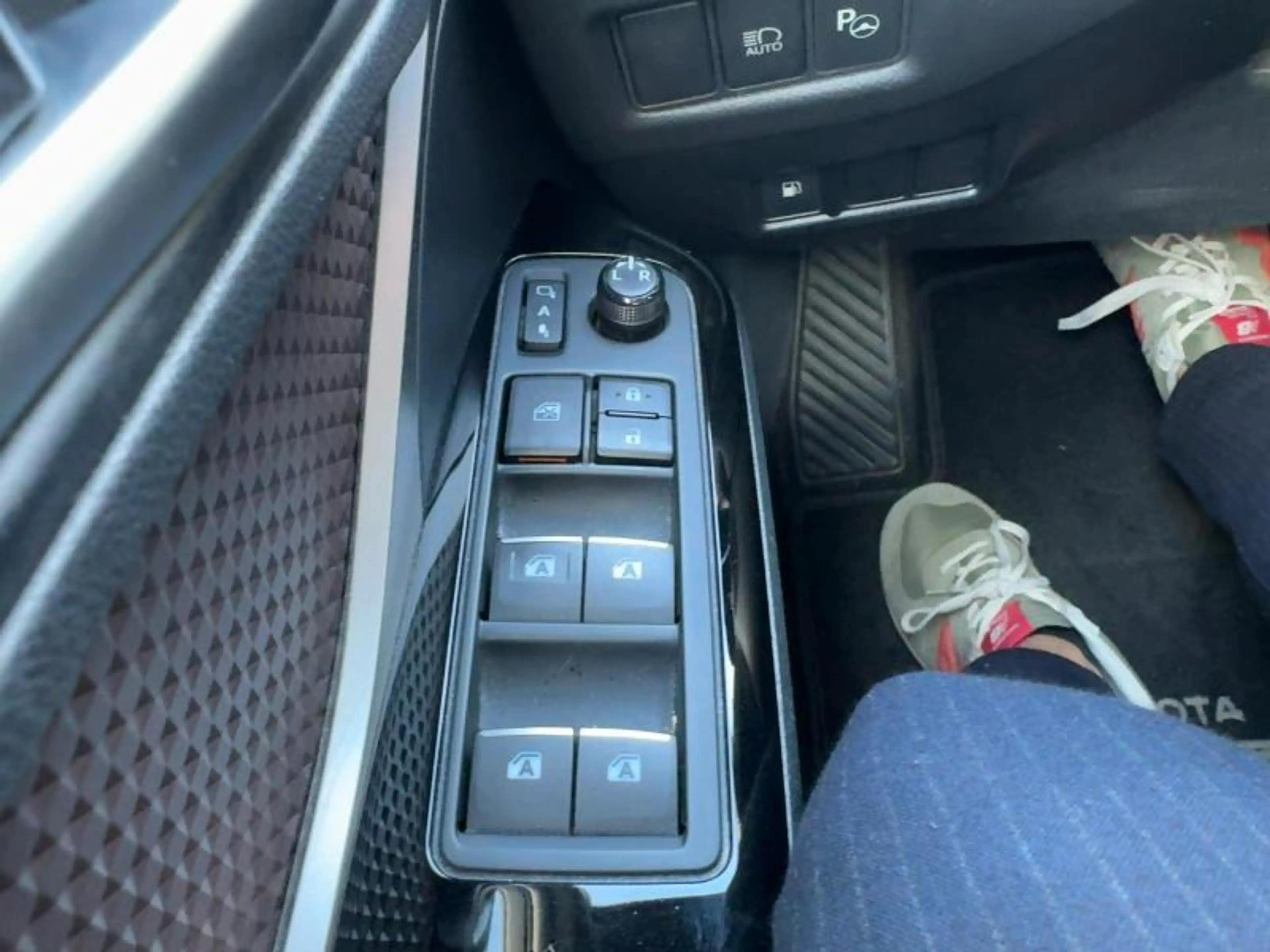 Toyota C-HR C-HIC — photo 14