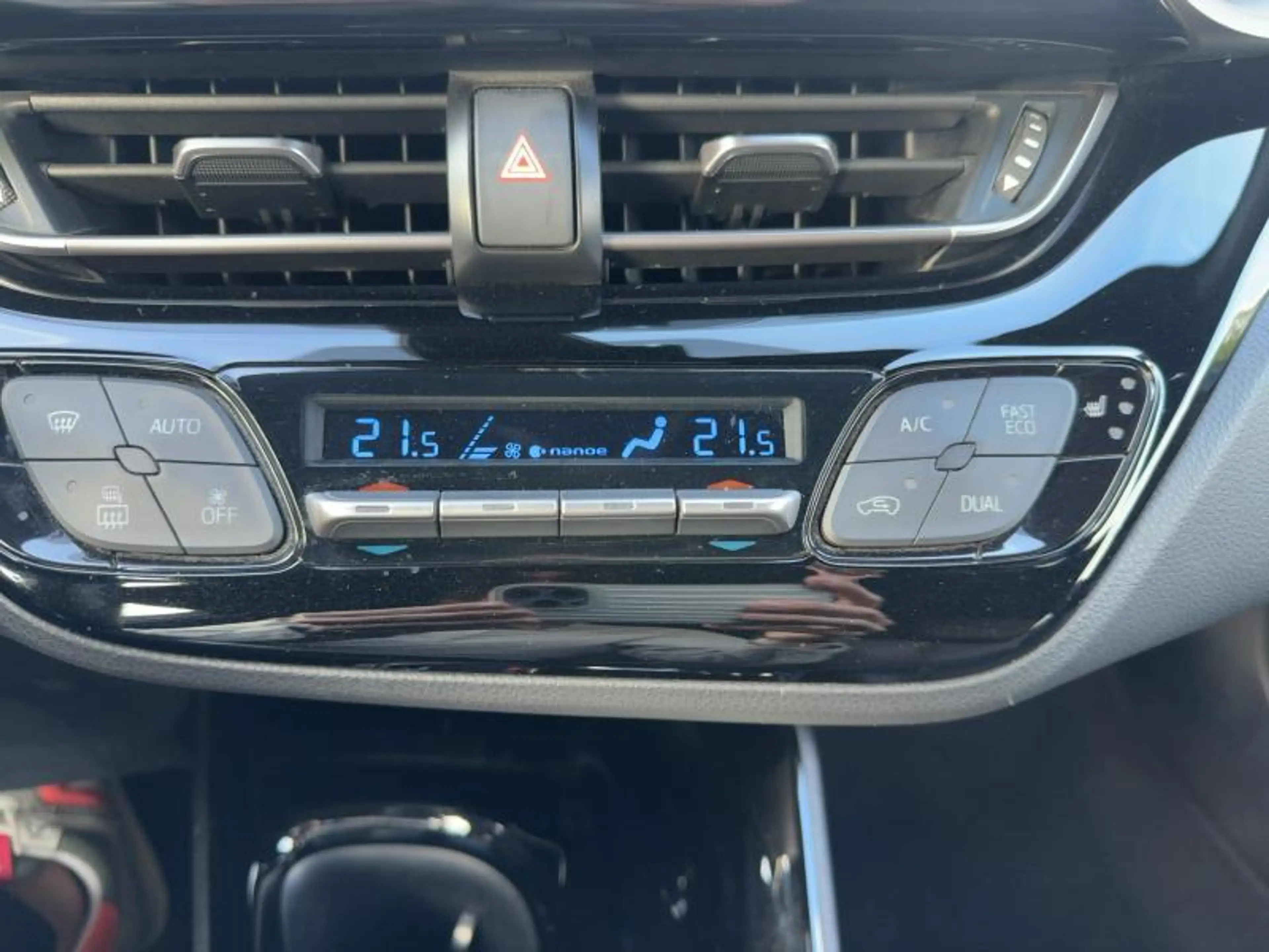 Toyota C-HR C-HIC — photo 15