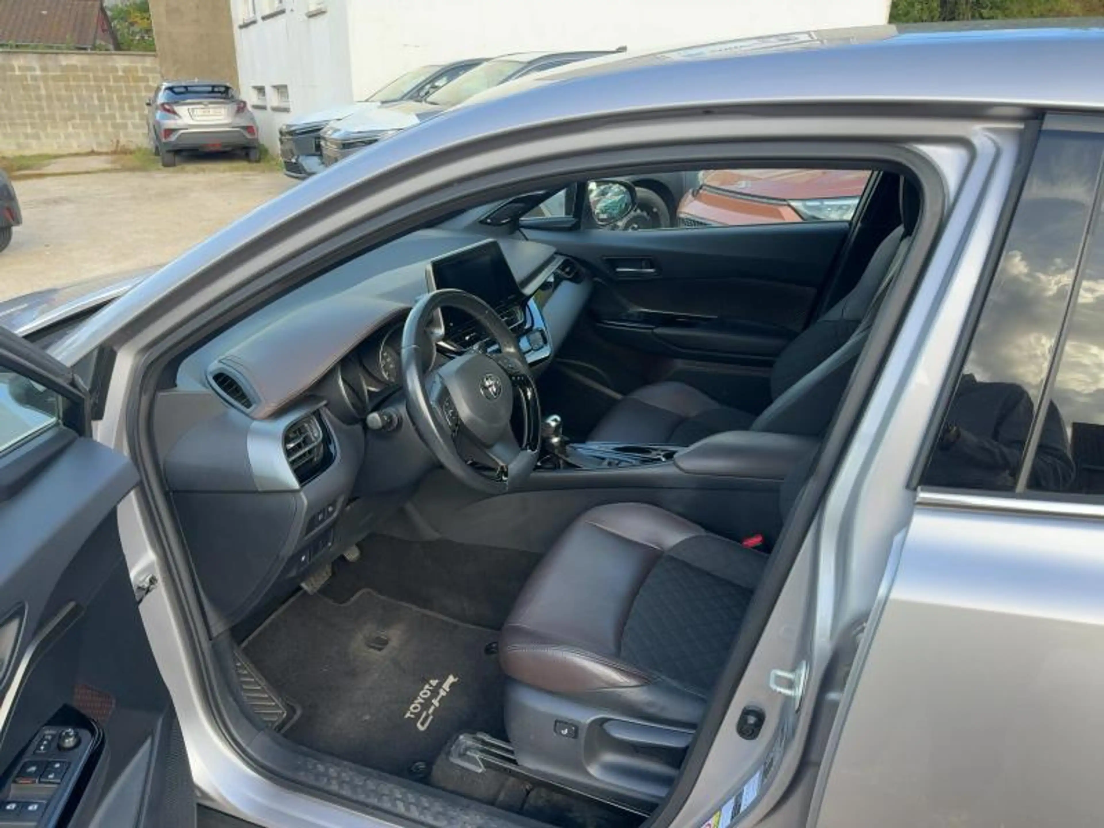 Toyota C-HR C-HIC — photo 10