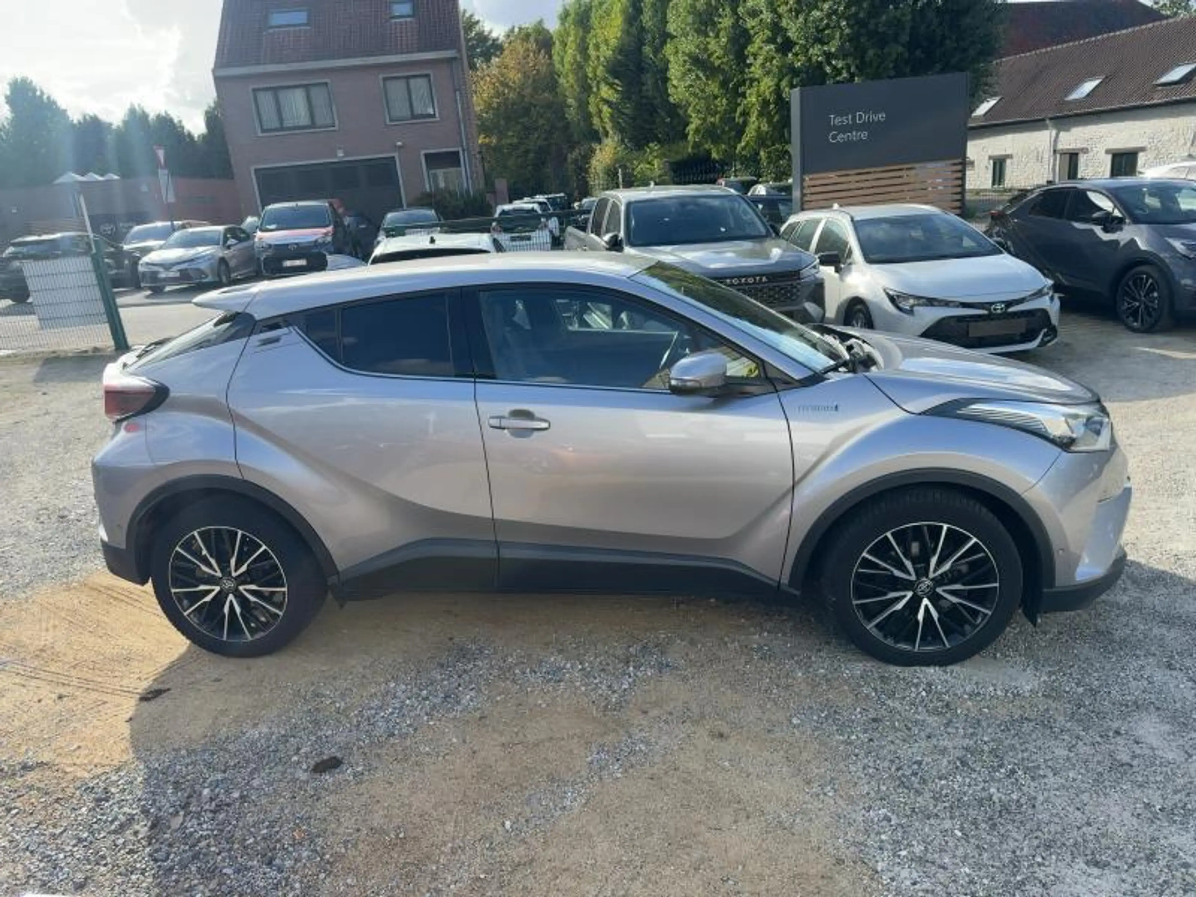 Toyota C-HR C-HIC — photo 4