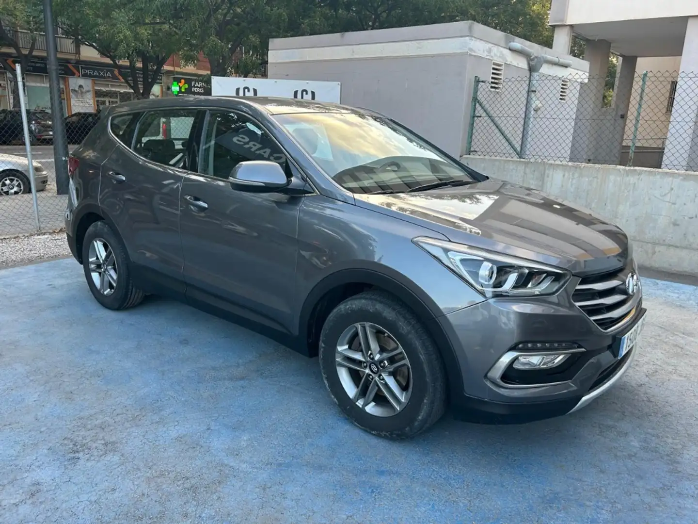 Hyundai SANTA FE 2.0CRDi 4x2 Essence 7s Plateado - 1