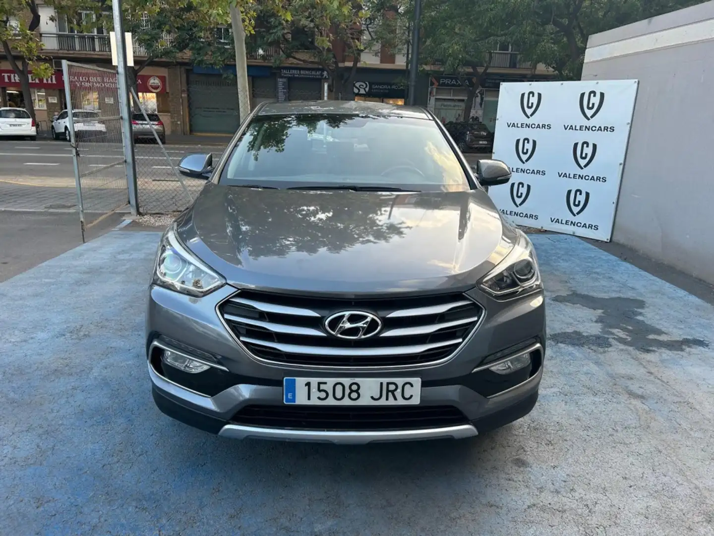 Hyundai SANTA FE 2.0CRDi 4x2 Essence 7s Plateado - 2