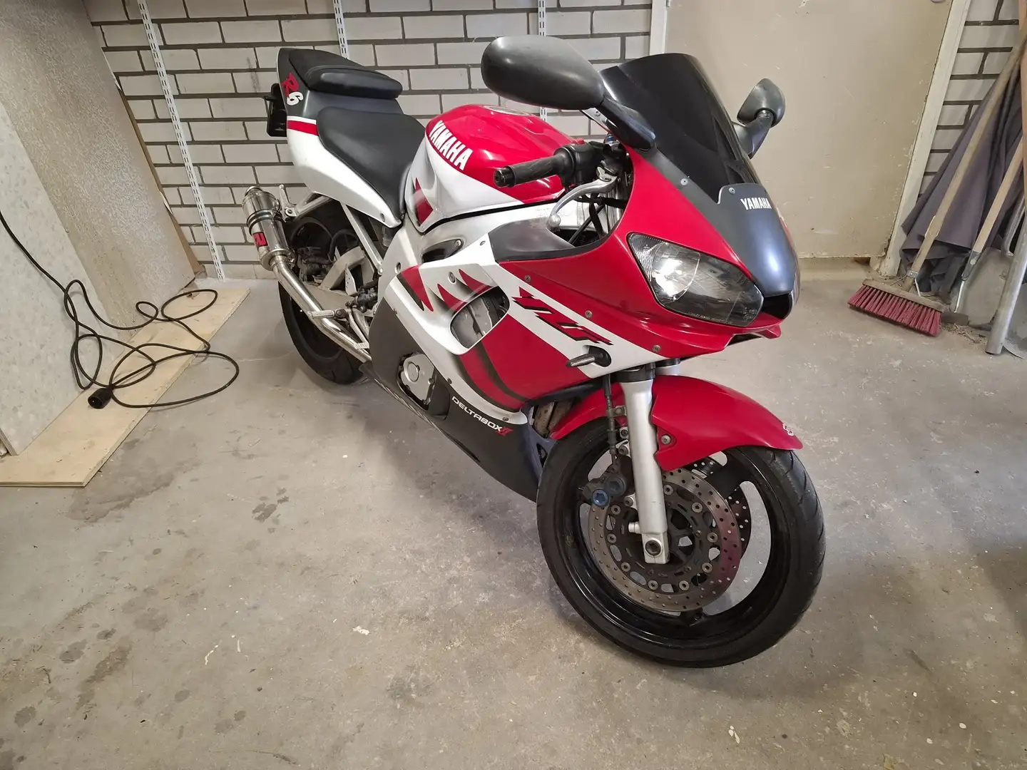Yamaha YZF-R6 Rojo - 1
