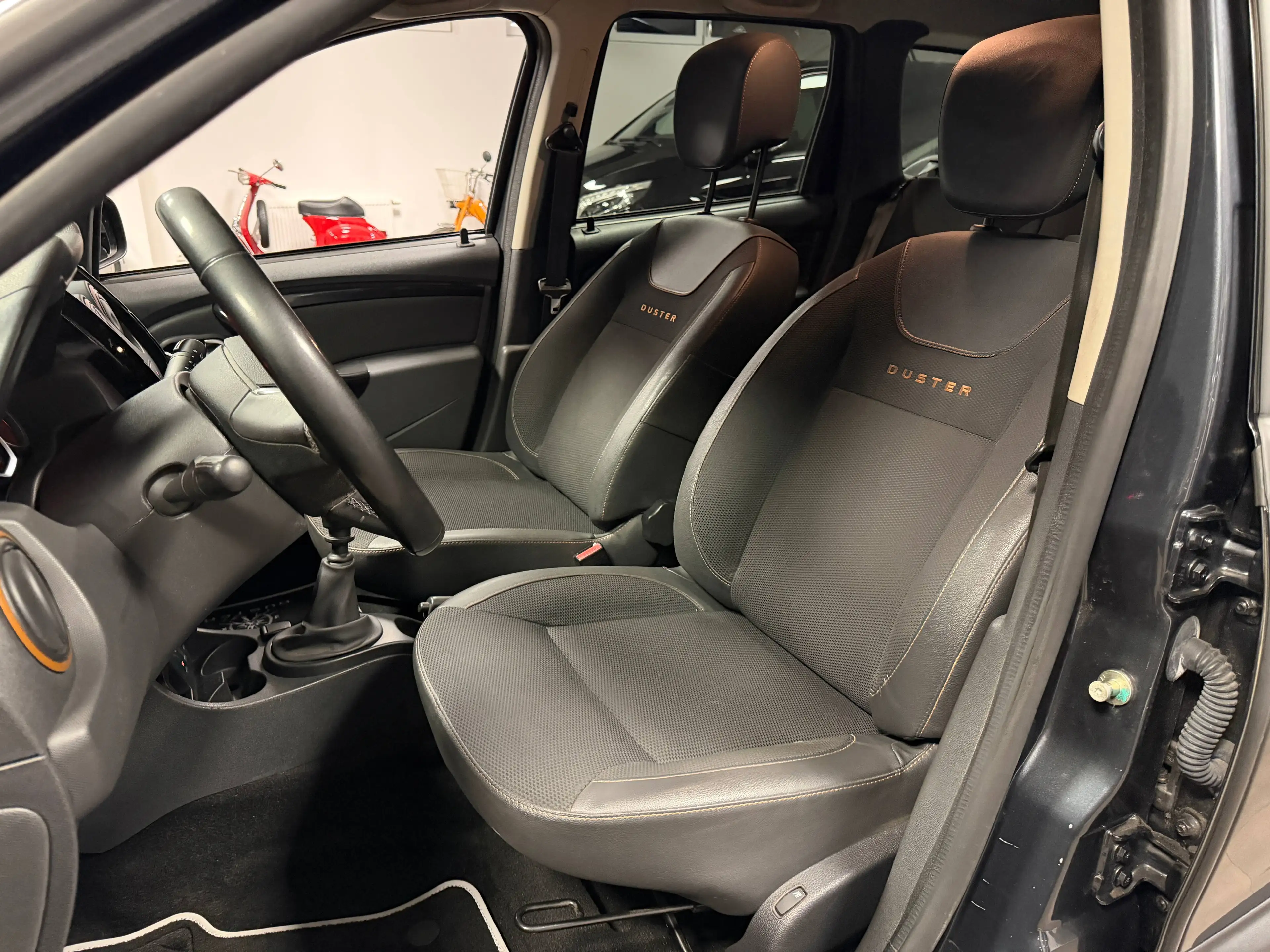 Dacia Duster Duster I 1.5 dCi Laureate 4x2 /LEDER/NAVI/AHK/ — photo 12