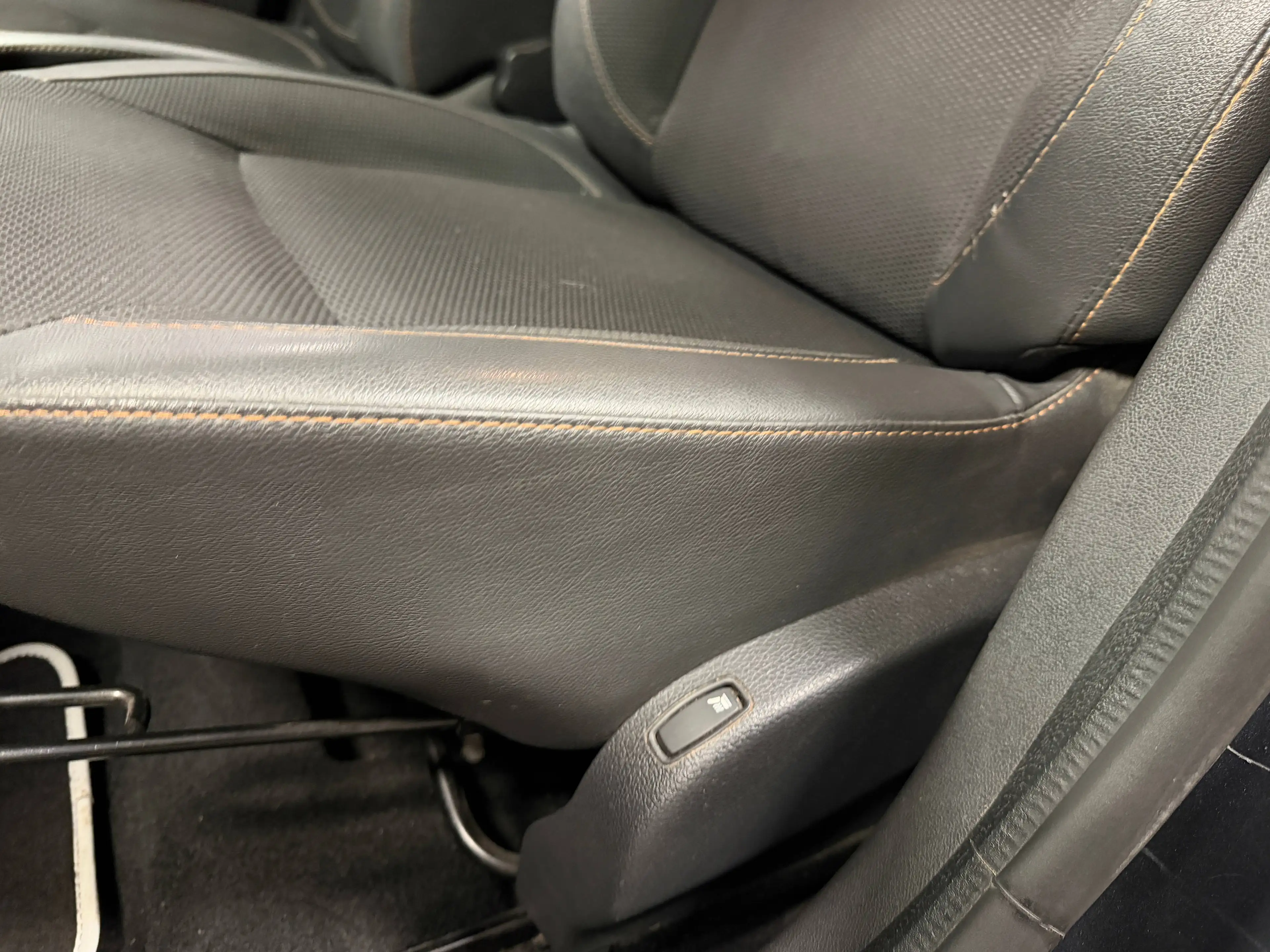 Dacia Duster Duster I 1.5 dCi Laureate 4x2 /LEDER/NAVI/AHK/ — photo 14