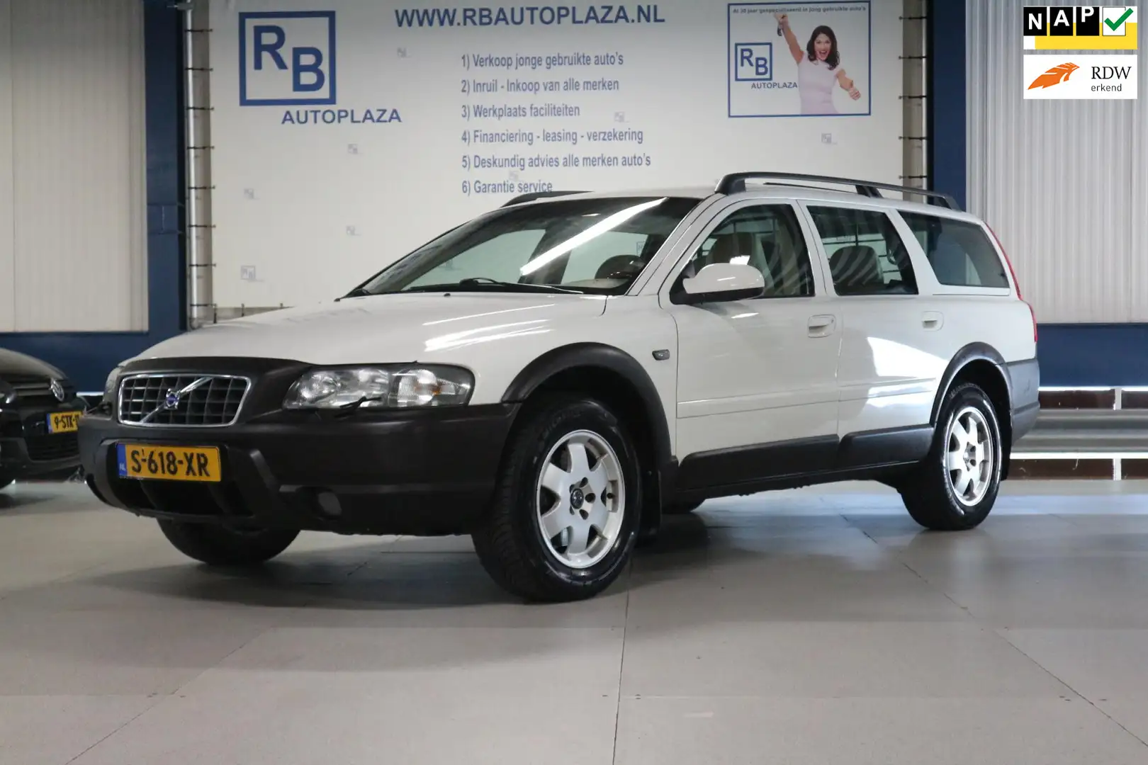 Volvo V70 2.4 T AWD Comfort Line / FULL SERVICE / YOUNGTIMER Wit - 1