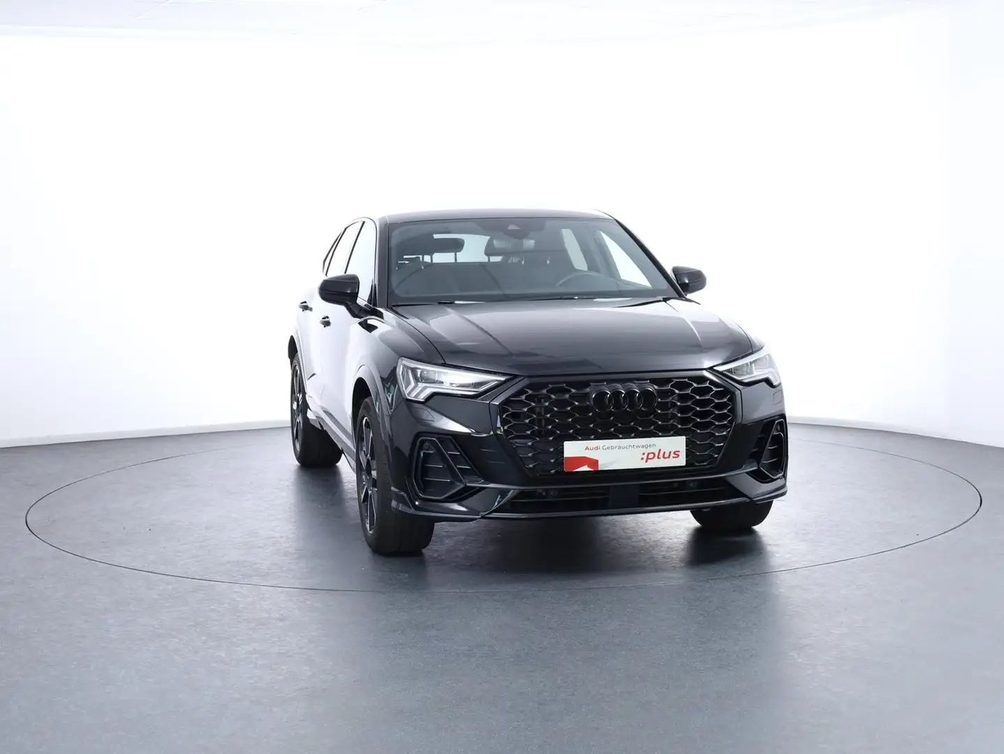 Audi Q3 35 TFSI intense Schwarz - 2