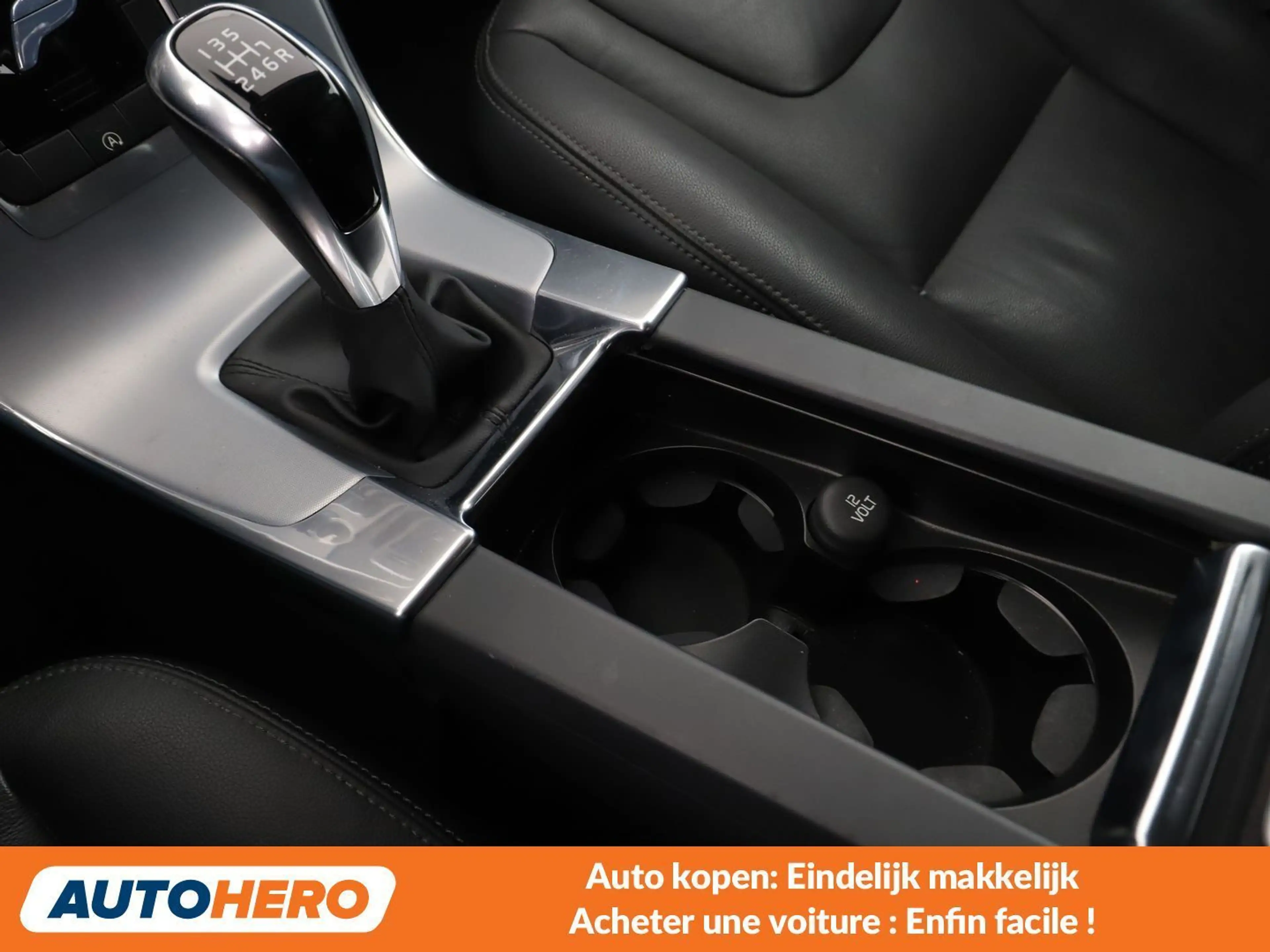 Volvo V60 Cross Country 2.0 D3 Plus — photo 11