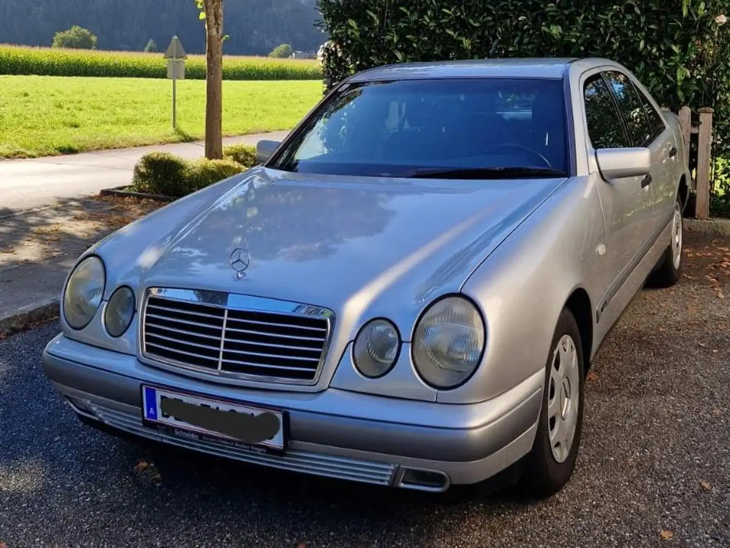 Mercedes-Benz E 200 E 200 Classic Gümüş rengi - 2